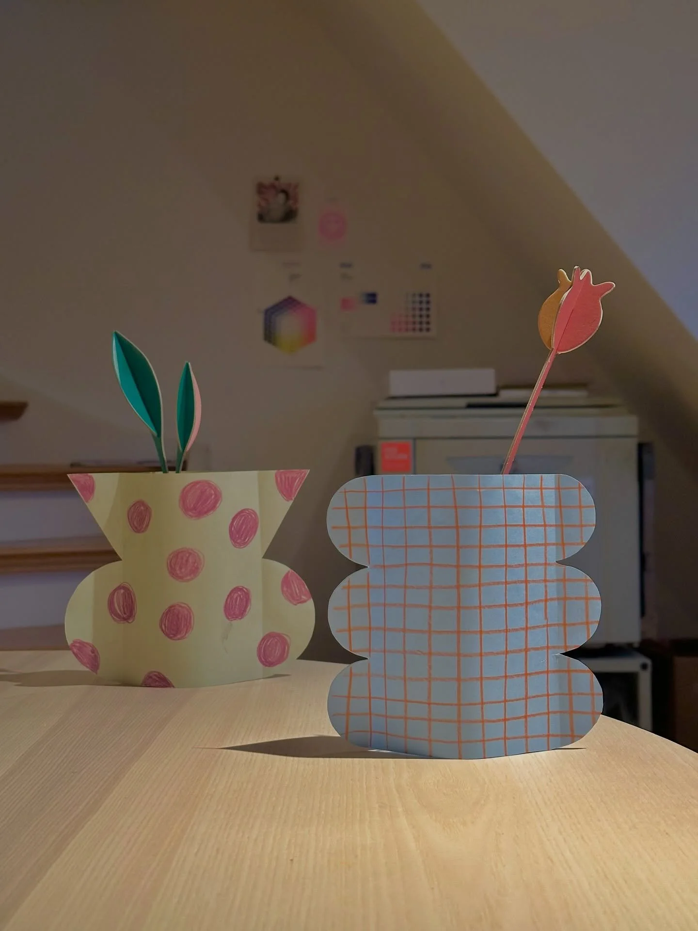 Testerinnen gesucht! 👀
Am Freitag, den 30.01. von 17-20 Uhr findet der n&auml;chste Test-Workshop statt. Das Thema ist RISO SHAPES: Vasen aus Papier. Sprich: wir &bdquo;drucken&rdquo; uns Vasen mit dem Risographen - ganz ohne 3D-Drucker. Wir gestalt