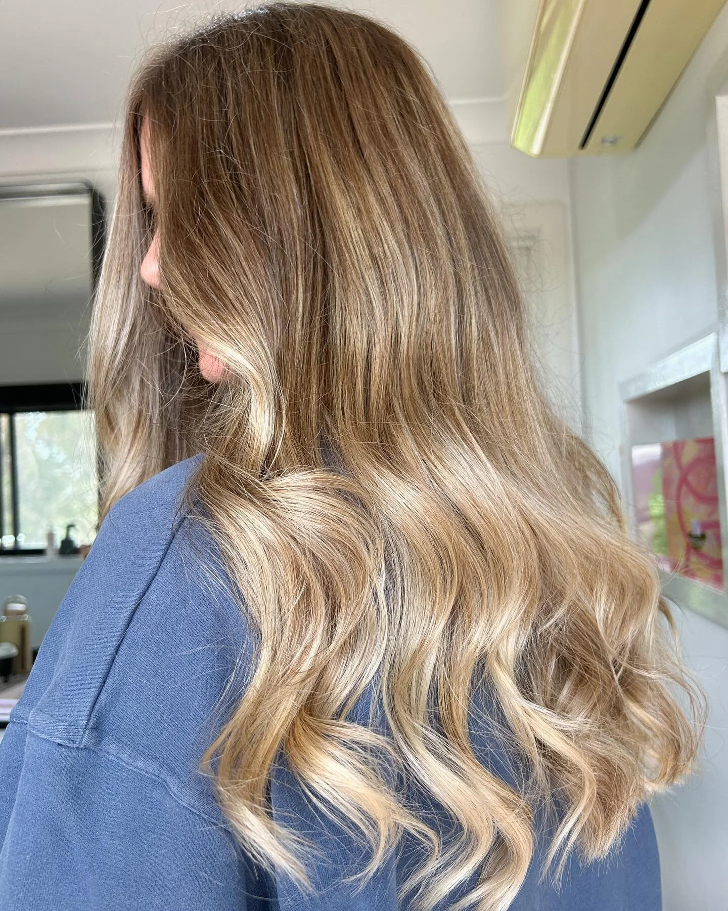 I added some highlights and tip outs to mimic some natural highlights and compliment my beautiful clients skin tone. 

I can&rsquo;t wait to play with your hair for your wedding day 🫶🏼🤍 

#livedinhair #livedinblondes #bcu #naturalhaircolor #milksh
