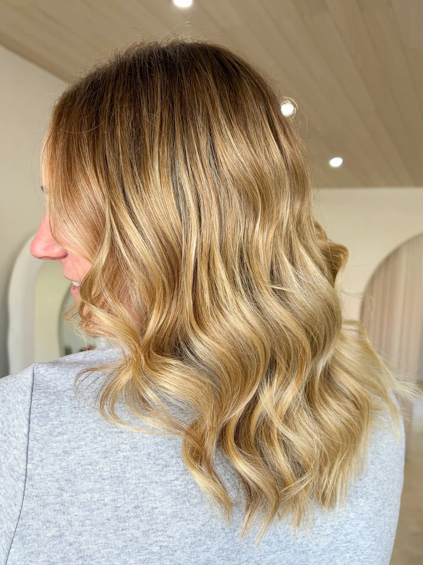 My first offical day in the salon was a beauty. ❤️&zwj;🔥 I&rsquo;m still crushing over this golden blonde. 🌼🧡☀️ 

We did face framing, teased low maintenance foils, tip outs, root smudge and a cut to keep those ends healthy. 
A natural freshen up 