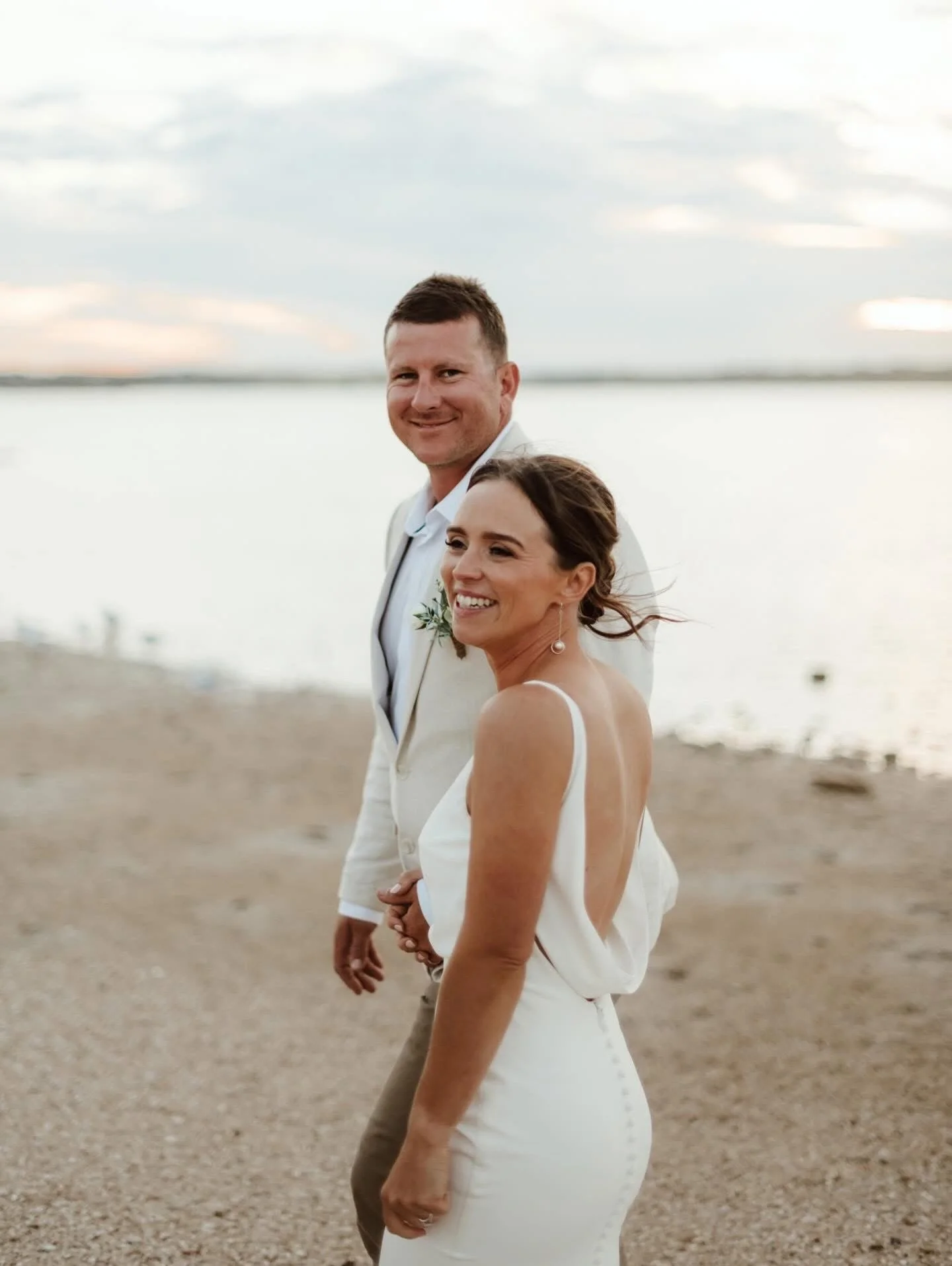 Congratulations Jordan and Jock ✨🤍🫶🏼

Jordan you were the most stunning, chilled bride. Thank you so much for having me!

📷 @rose_ayliffe_photography 
💄 @gaiaskin.streakybay
💃🏼 @mwlbride