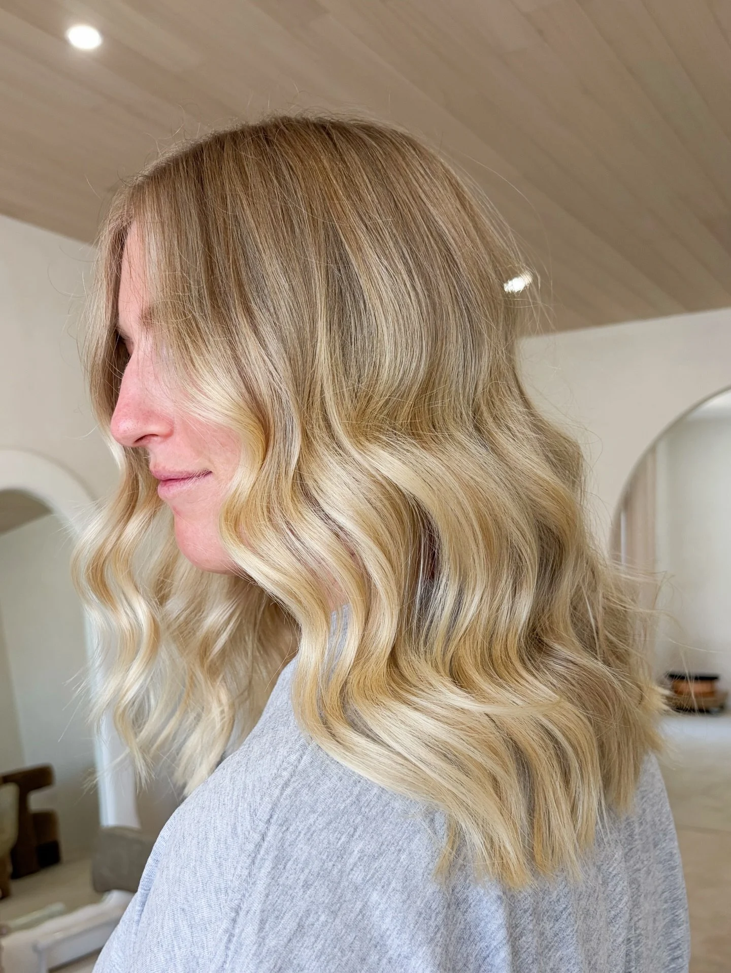 I couldn&rsquo;t choose just one 😮&zwj;💨✨

So here&rsquo;s a collection of Ruby&rsquo;s lived in blonde, working on this colour hair is up there with my favourite things.. 🤌🏼