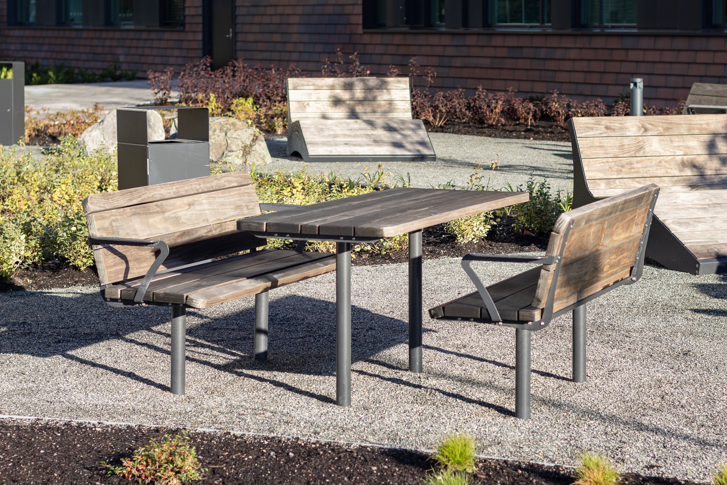 SOL benkebord med rygg 2 sider og armlener