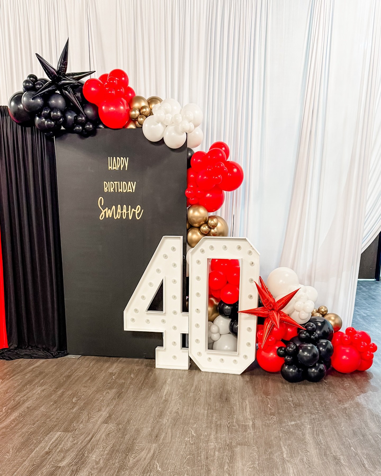 Such a special setup for a surprise 40th! 🎉 Swipe ⬅️ to bring the 4️⃣0️⃣ to LIGHT✨

Custom painted backdrop + Personalized vinyl message + Balloon Garland 🎈

Party packages coming soon&mdash; stay tuned! 
.
.
.
.
#balloongarland #balloonsdecor #bal
