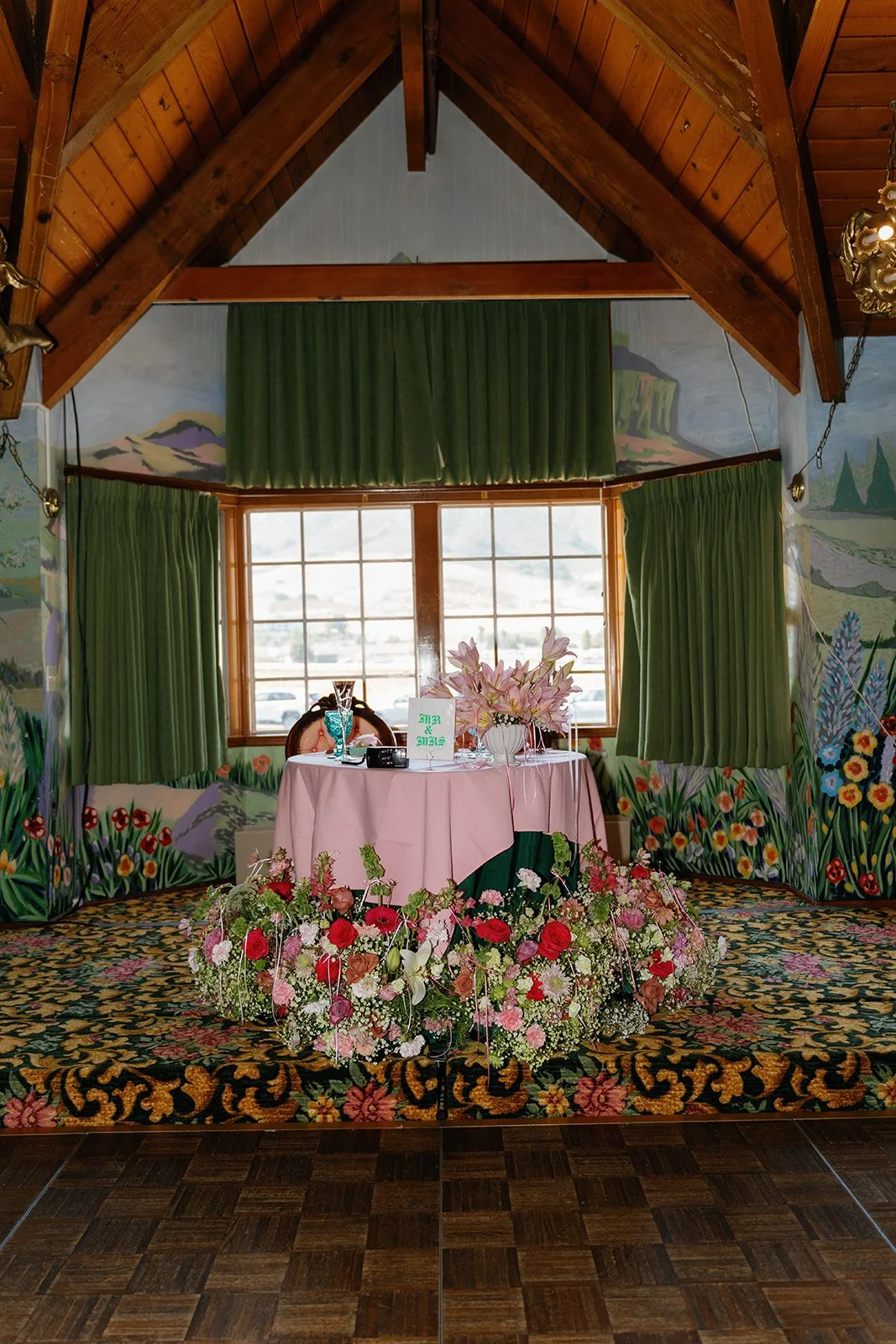 Madonna Inn Sweetheart Table Florals