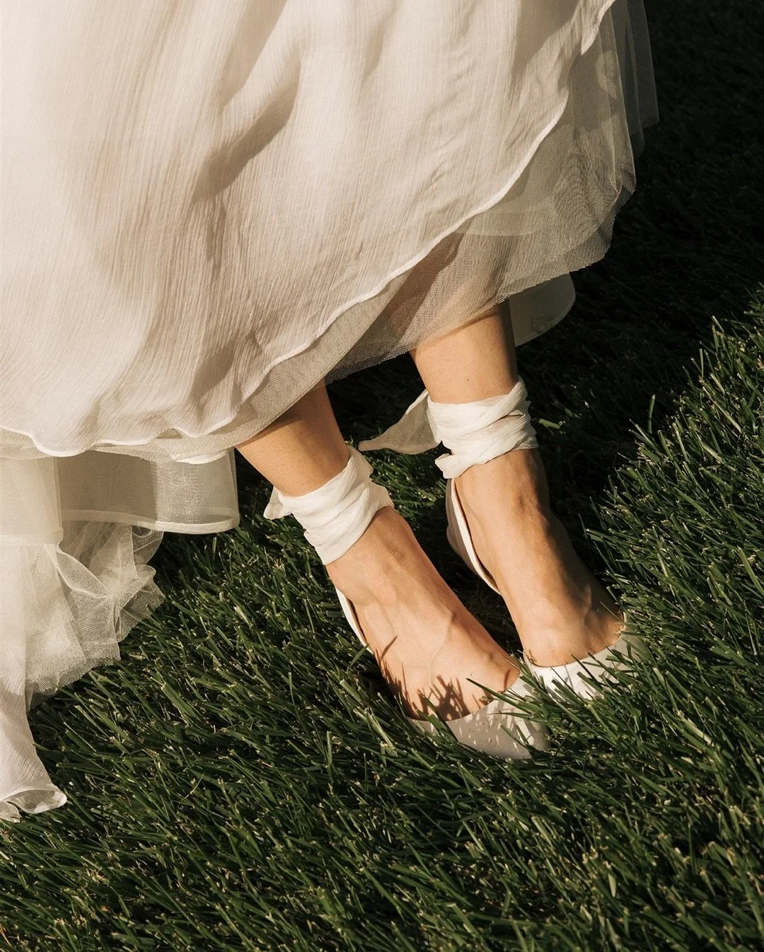a perfect sunny and 75 wedding day in the hills of Napa Valley for Makena and Michael was exactly what the doctor called for !!! Every detail of this stunning wedding day was absolutely beautiful. I cannot wait to share more of their beautiful day at