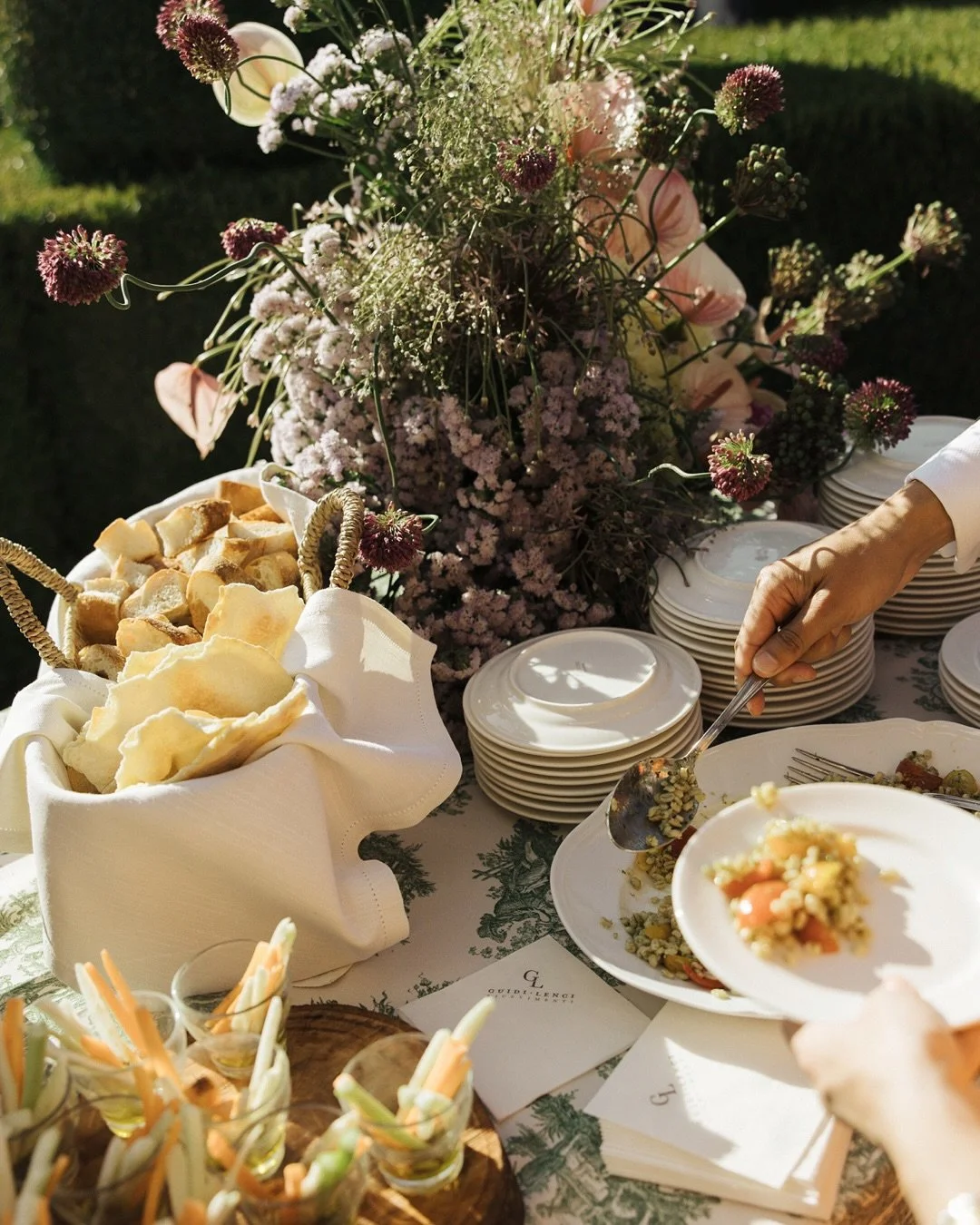 details and in between moments from Danielle and Nathan&rsquo;s stunning wedding day at La Foce in Tuscany, Italy!!! 

All of these photos take me back to the exact moment that everything was happening in.

After looking back at these photos, I remem