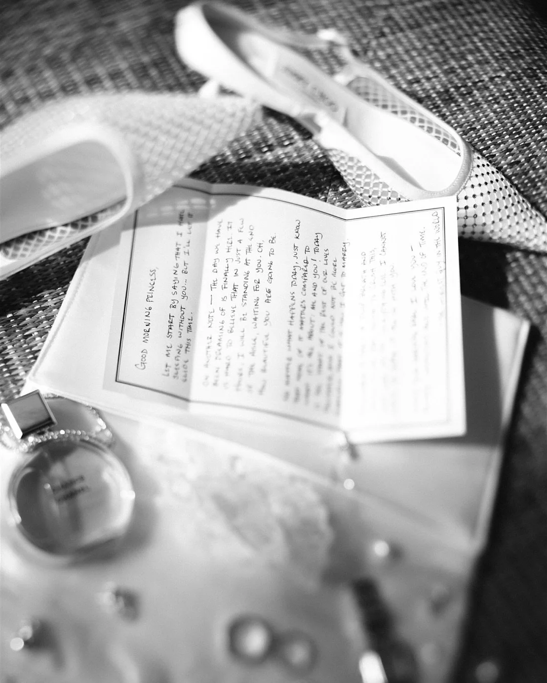 getting ready with Jessica on her wedding day was the definition of girlhood in every capacity. Music blaring through the house, dancing, makeup, hair, outfits, singing and everything that makes being a girl so so sweet. So many gems from this precio