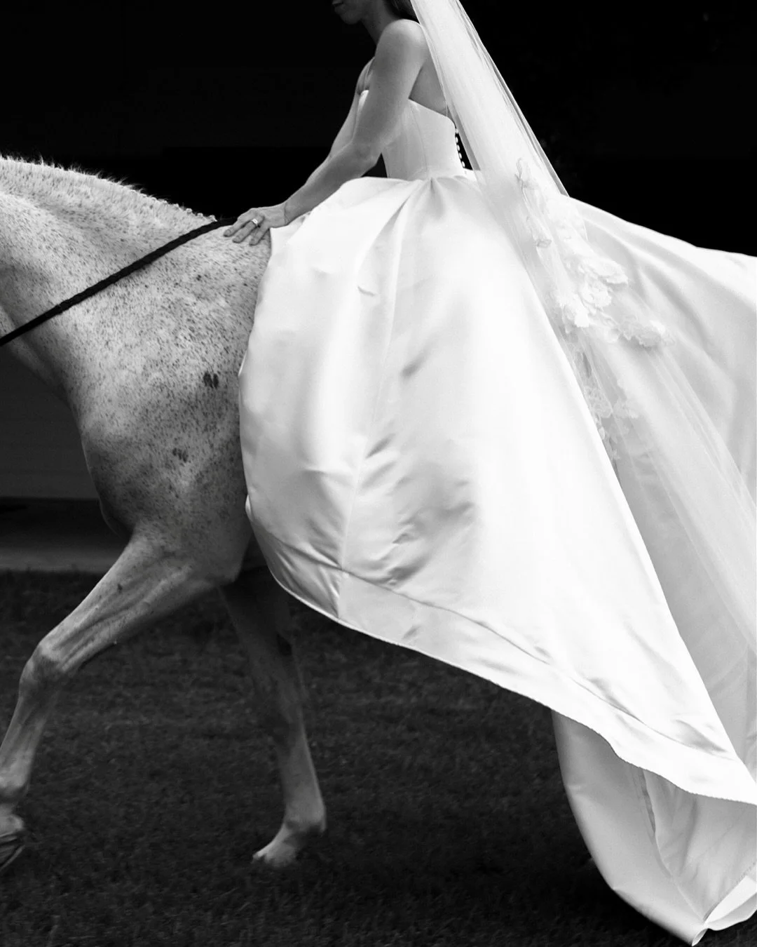 &ldquo;I want western chic, but I love the drama. I also want to get on a horse&hellip;so like western&hellip; but make it fashion. Does that make sense?&rdquo; 

oh HONEY does it??? absolutely. 

hannah had an absolute vision for these bridals &amp;