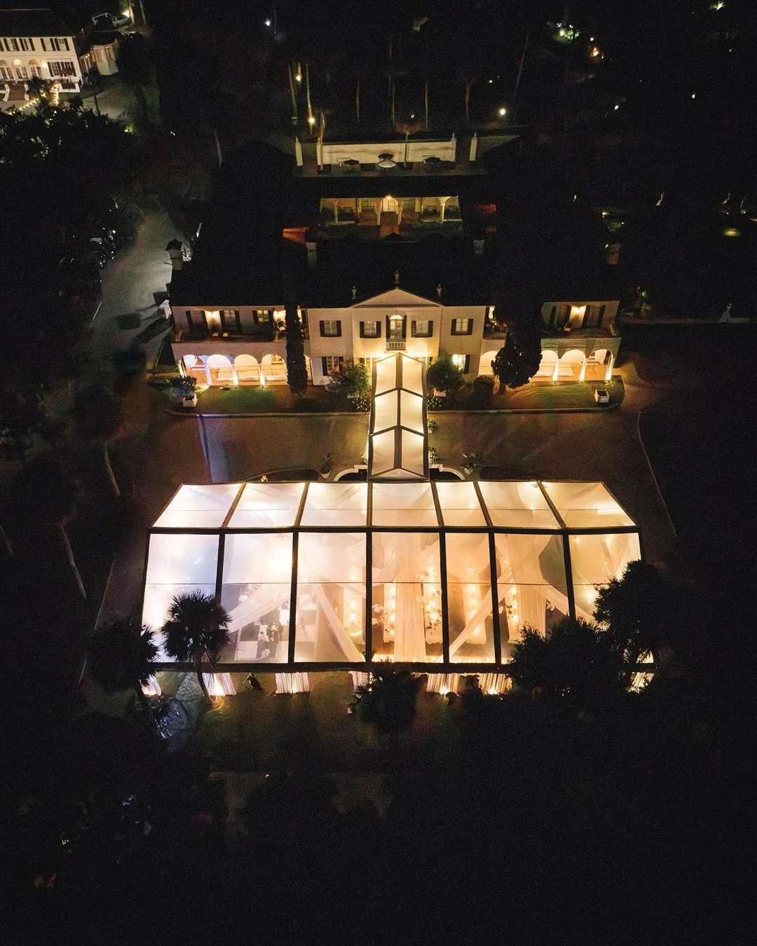 an evening for the ages with Jessica &amp; Alex PRETTY!!!! their wedding night was dripping in diamonds, jazz, sparkle &amp; so much dancing that im surprised the roof didn&rsquo;t come off&hellip;. and I loveeeee a good party. I wish I could relive 