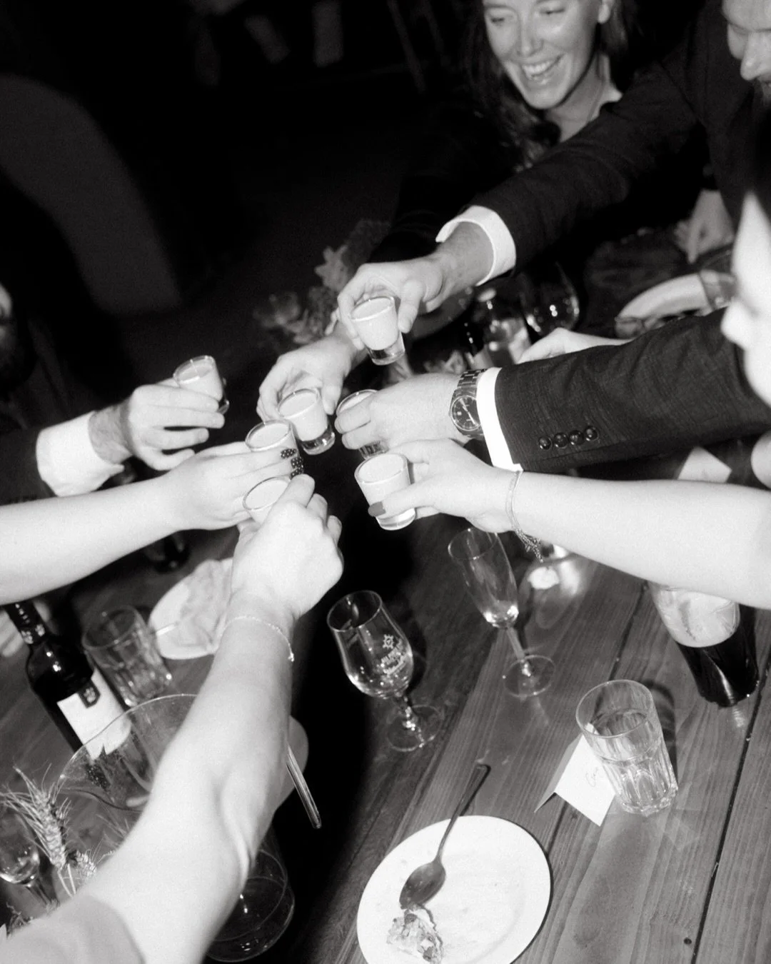 I seriously love when day turns to night and everybody&rsquo;s love drunk so things gets a little bit&hellip; feral. Catch me right in the middle of it 💃🏼🪩

Reception moments from Gina &amp; Jonny&rsquo;s absolutely rager of a wedding eve on North