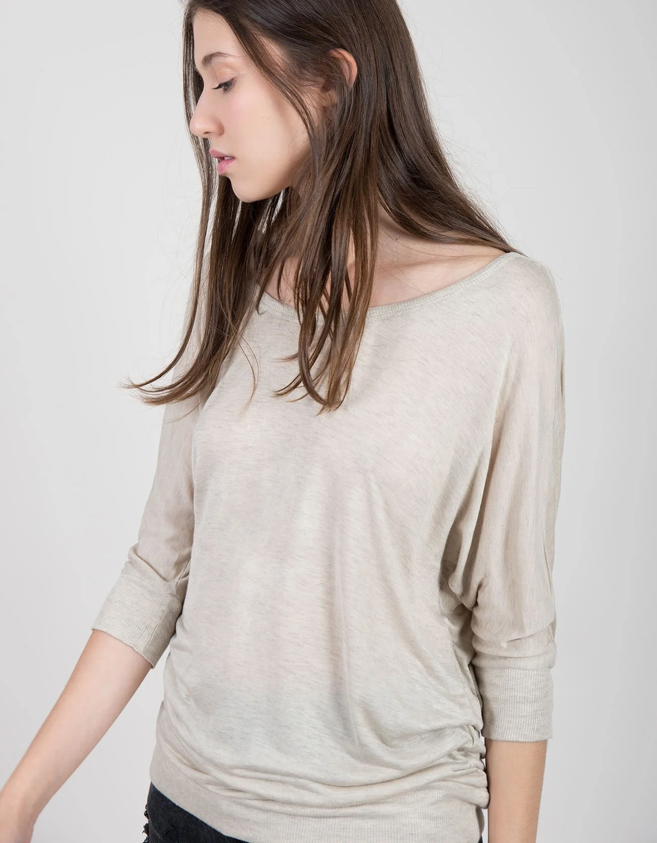 Shana Basic · Camiseta fluida viscosa manga murciélago. BGD.