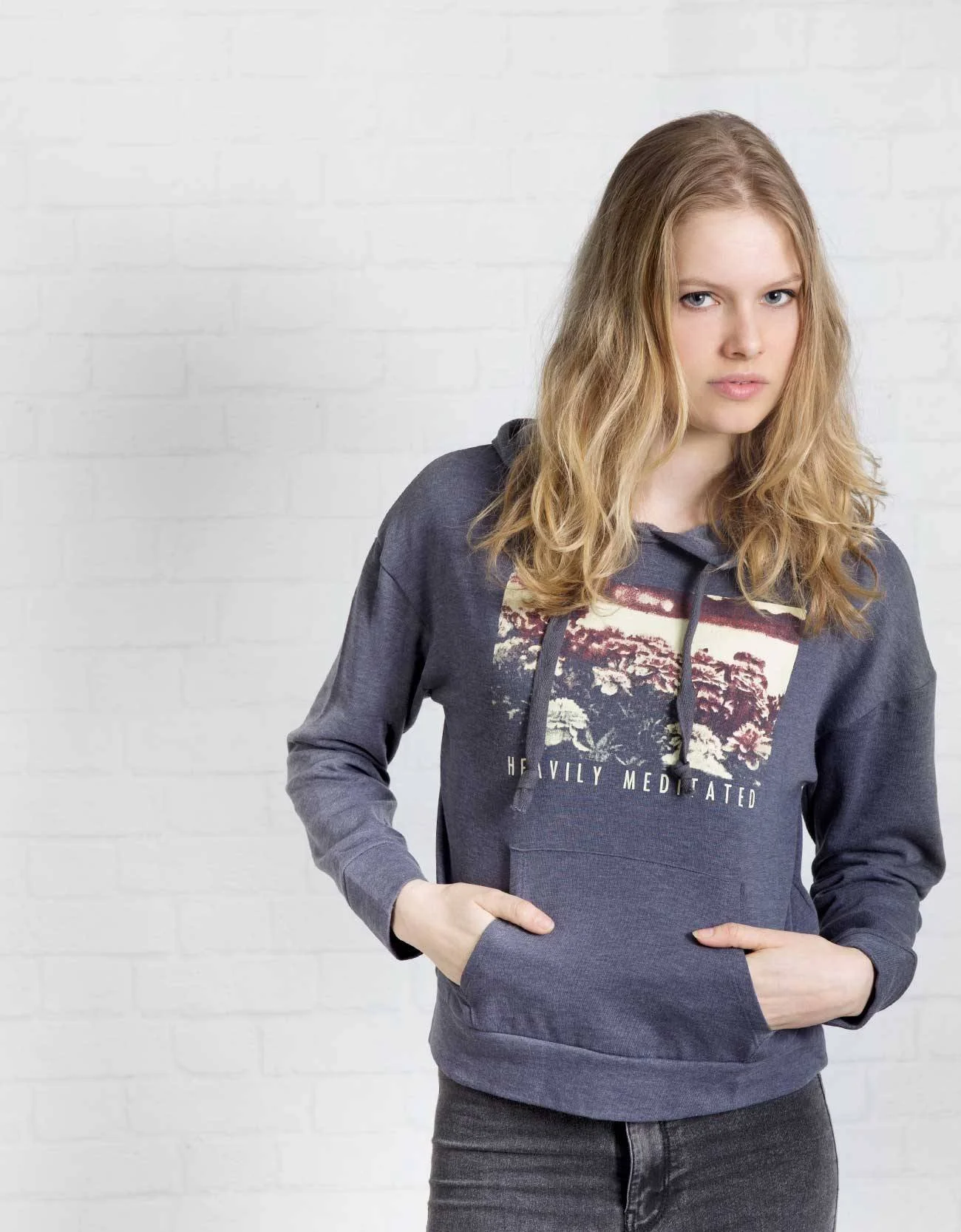 Shana Felpa · Hoodie canguro print vintage. BGD.