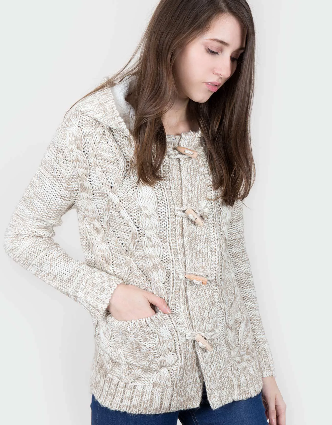 Shana Tricot · Chaqueta alamares madera interior borreguito. BGD.