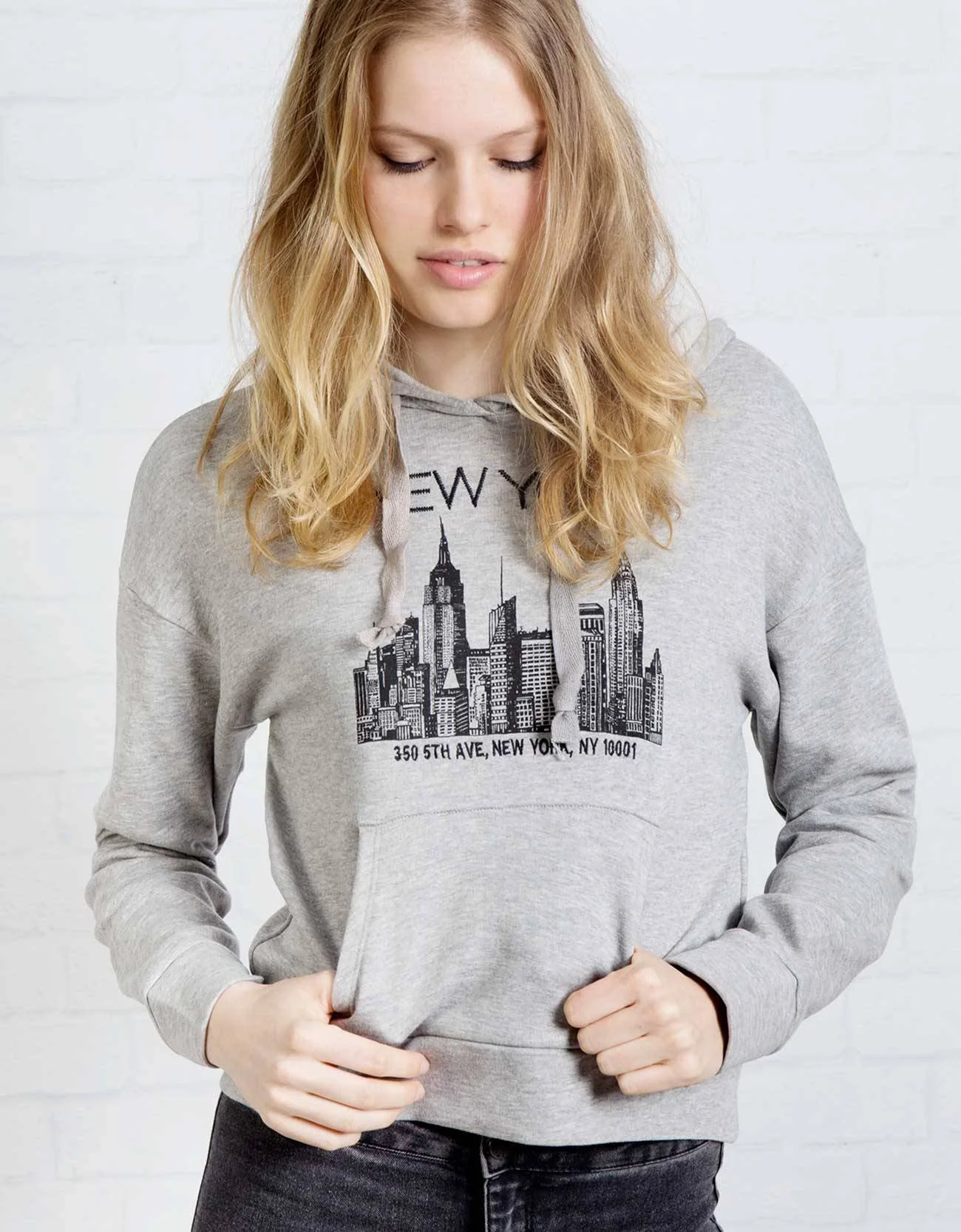 Shana Felpa · Hoodie canguro print NY. BGD.