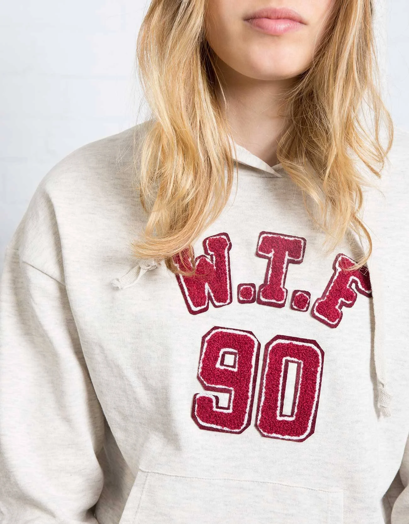 Shana Felpa · Hoodie parche rizo. BGD.