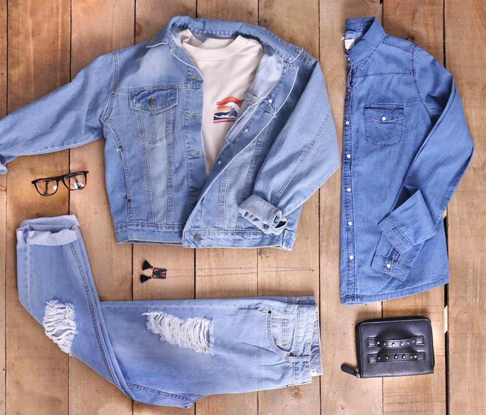 Shana Denim · Ambiente denim - Cazadora, camisa basica vaquera y destroyed mum jeans . BGD.