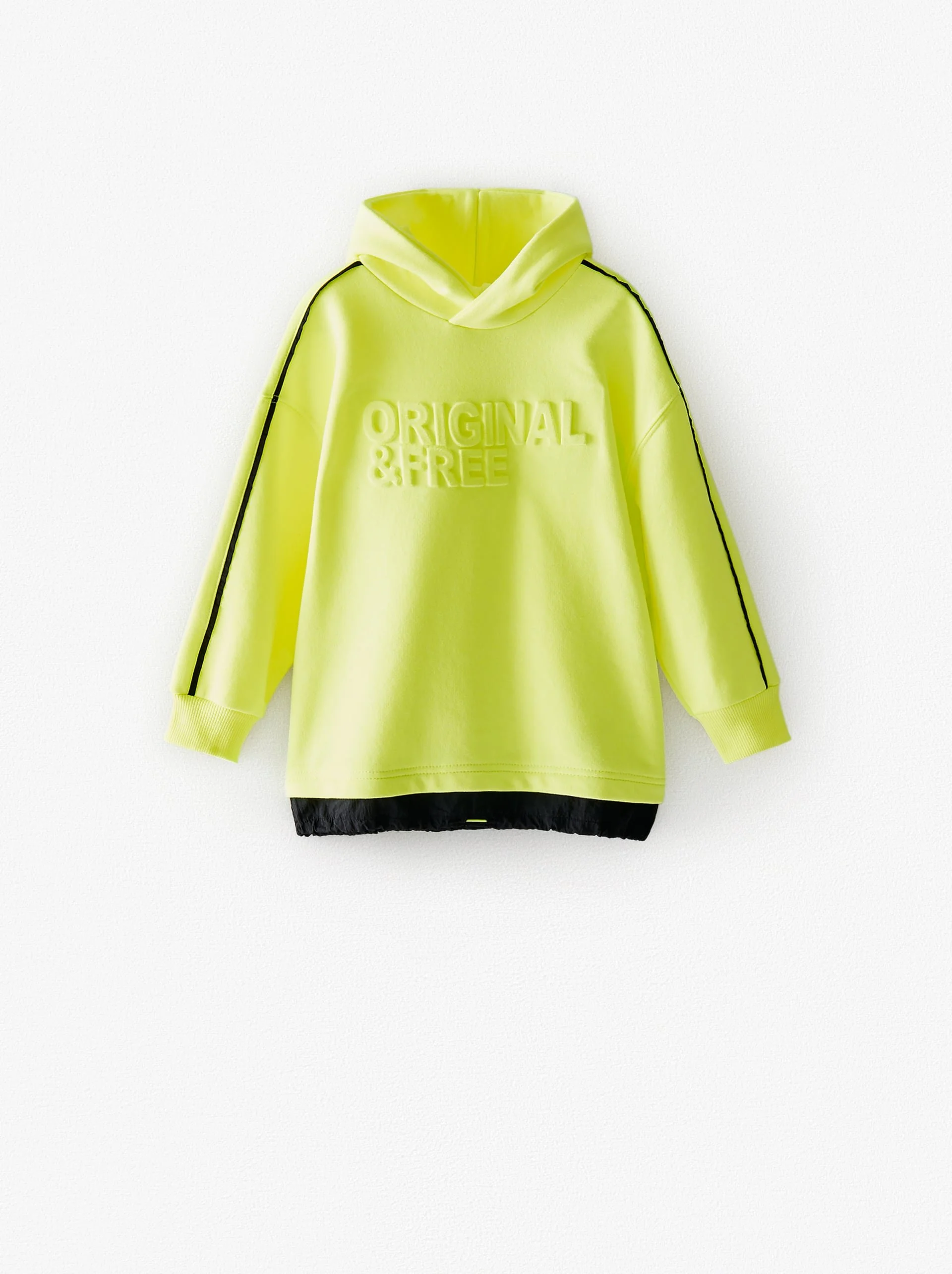 Zara Boys · Hoodie Detalles nylon gráfico embossed.