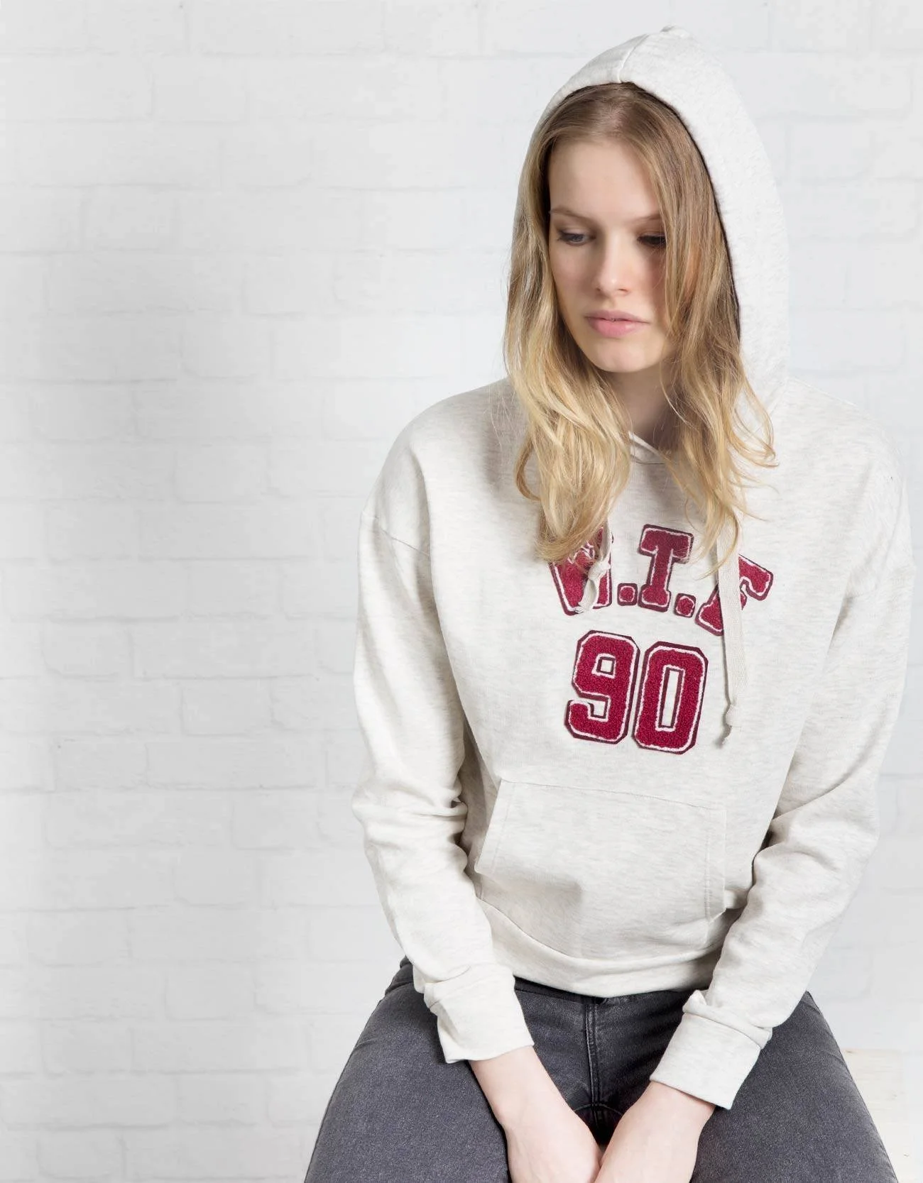 Shana Felpa · Hoodie parche rizo. BGD.