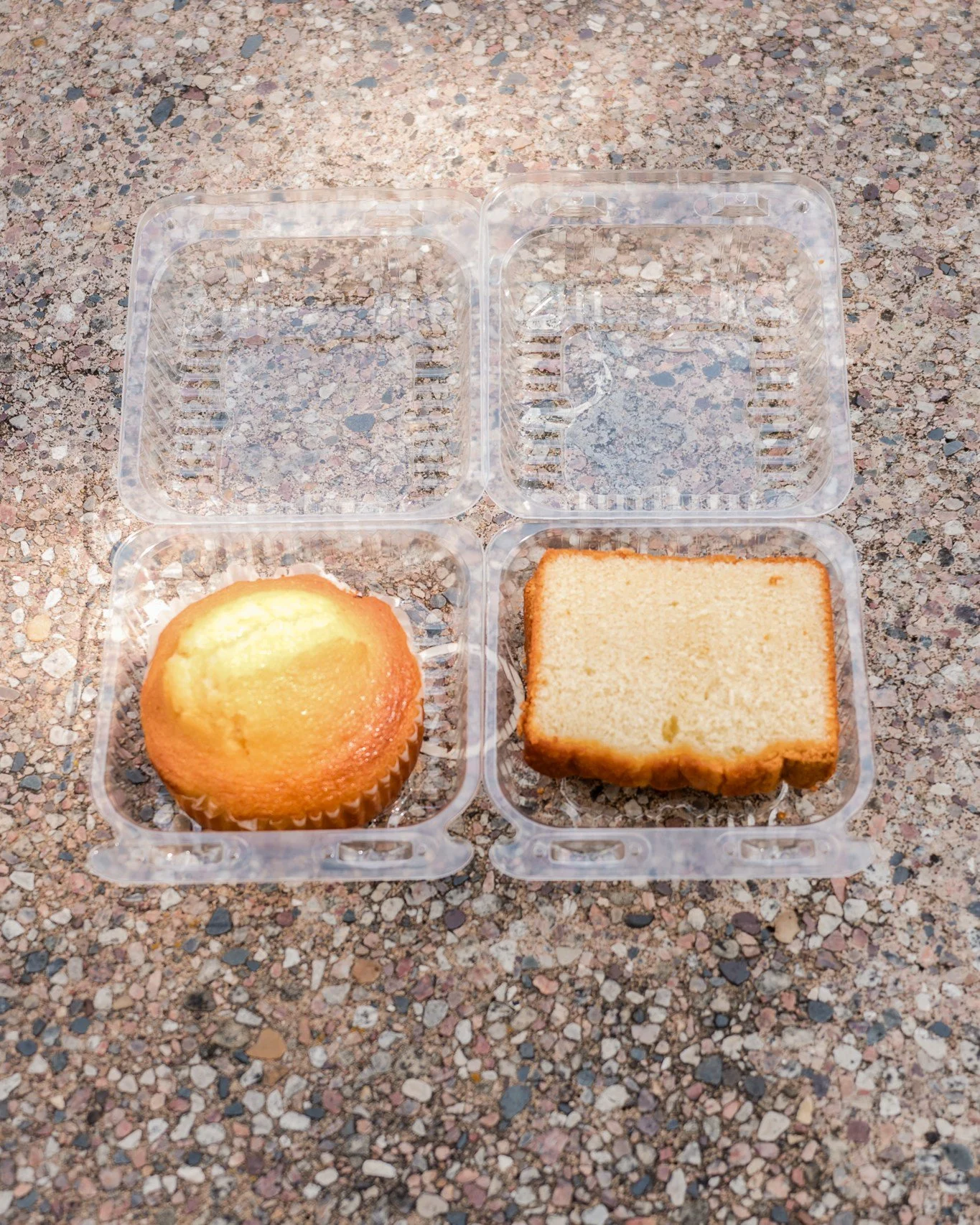 Lakeland has loved our Southern sides since 1983, but don't forget about our baked goods! Our cornbread and pound cake are the perfect touch to balance every crispy, savory bite🤌