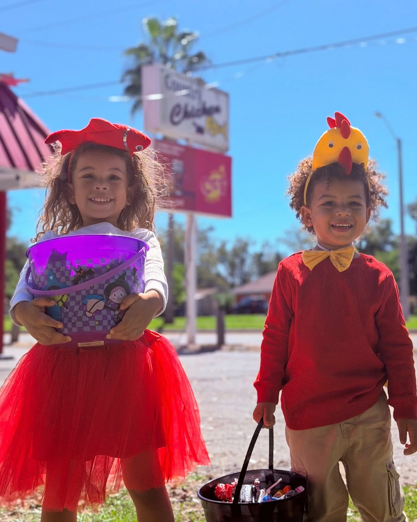 Country Chicken 'N Fish's Halloween Costume Contest!👻

Show off your spooky style and win:
1st Place: $50 Gift Card
2nd Place: $25 Gift Card
3rd Place: $15 Gift Card

How to Enter:
-Follow us on Facebook/Instagram
-Take a photo in your costume in fr