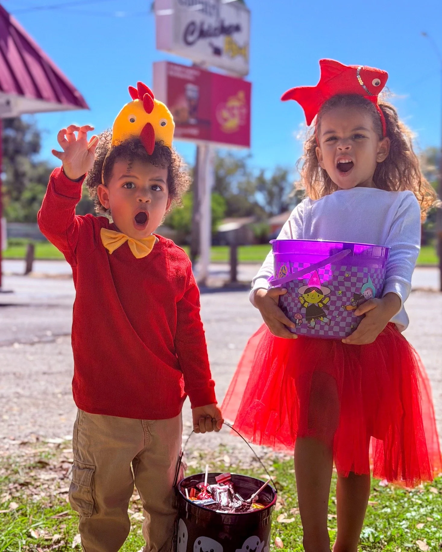 Country Chicken 'N Fish's Halloween Costume Contest!👻

Show off your spooky style and win:
1st Place: $50 Gift Card
2nd Place: $25 Gift Card
3rd Place: $15 Gift Card

How to Enter:
-Follow us on Facebook/Instagram
-Take a photo in your costume in fr