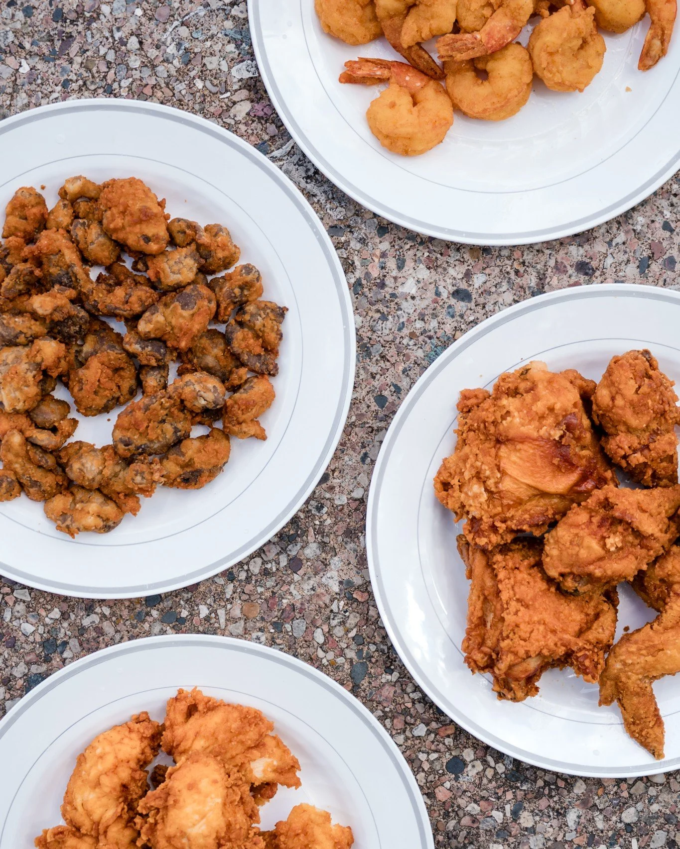 It's FRYday, order some fried chicken or fish!🍗🐟🍤