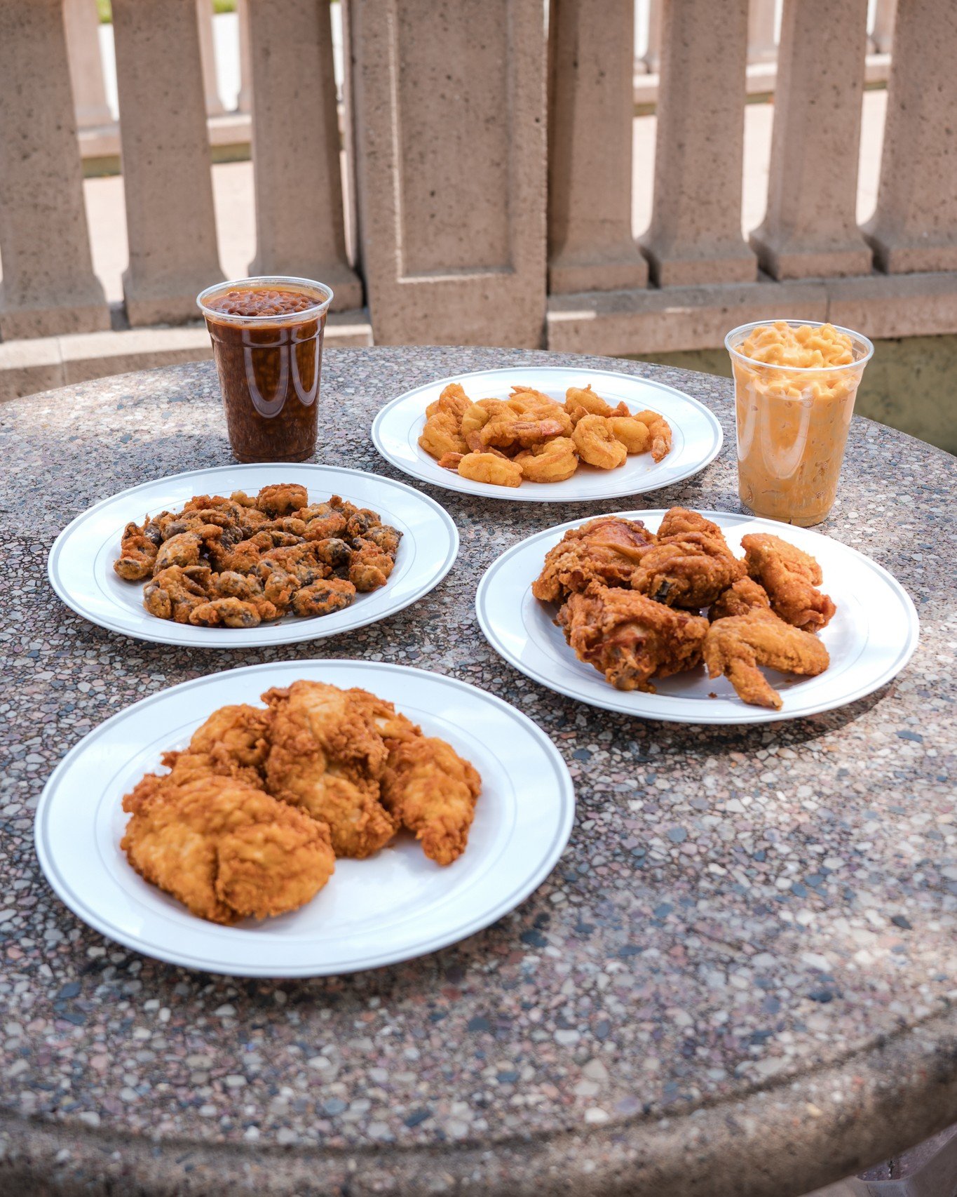 Your weekend line-up with all your favorites. Stop in for a taste of Lakeland tradition. 🍗🐟