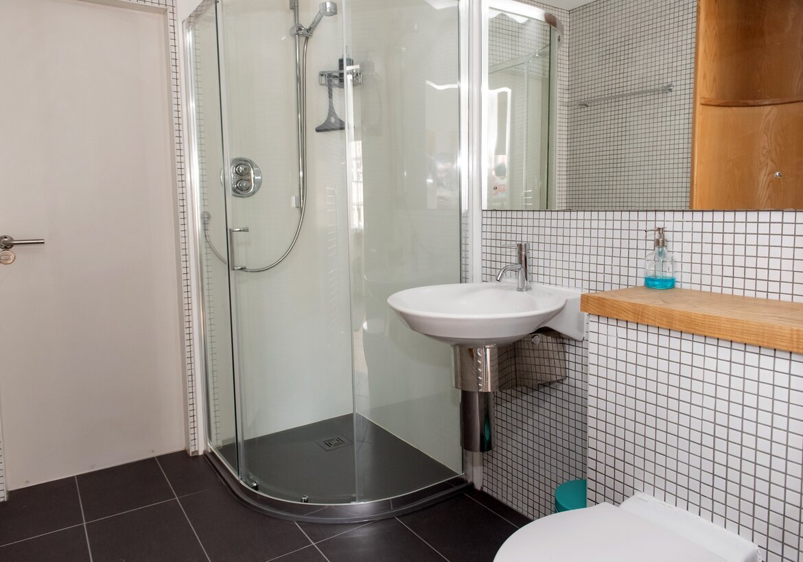 int-bathroom.jpeg
