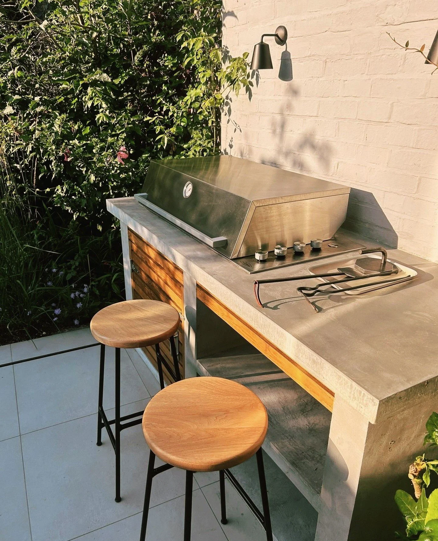I love it when our clients send us their photos! It may be autumn and the nights are closing in but a BBQ is for keeps year round. We can install lights, fire pits, pergolas and patio heaters to make your outdoor space useable and toasty all year! 🔥