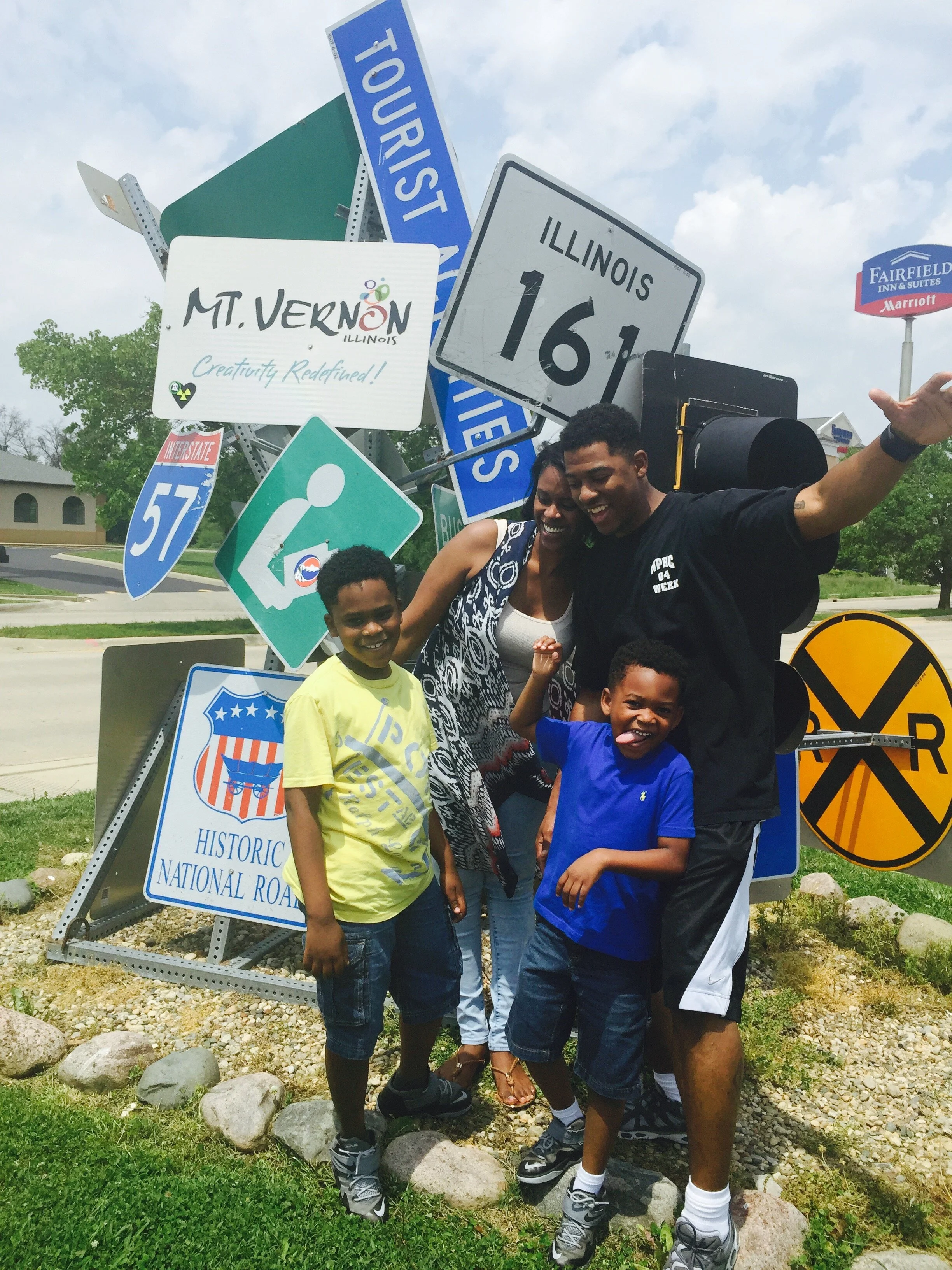 Mt.Vernon Illinois Crossroads of America Trilogy In Motion.JPG