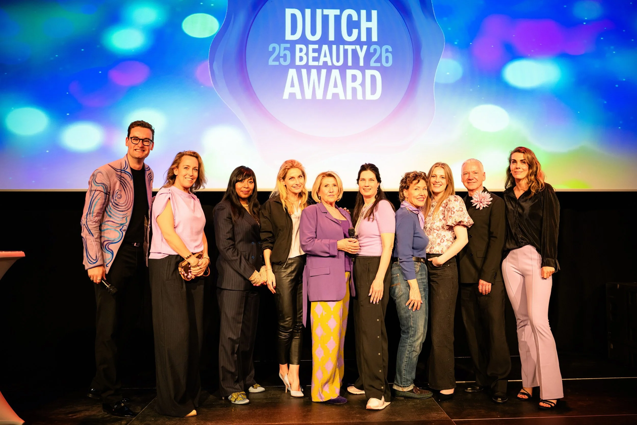 And just like that&hellip; zit het Dutch Beauty Award-seizoen 2025/2026 er alweer op! 🏆💄✨ En &oacute;f we nog aan het nagenieten zijn&hellip; Wat was het weer een prachtig beautyfeestje vorige week aan boord van Ocean Diva. Van trotse winnaars tot 