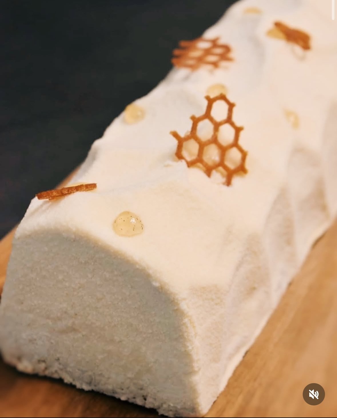 Bûche LA RUCHE DE NOËL (Miel Yuzu)