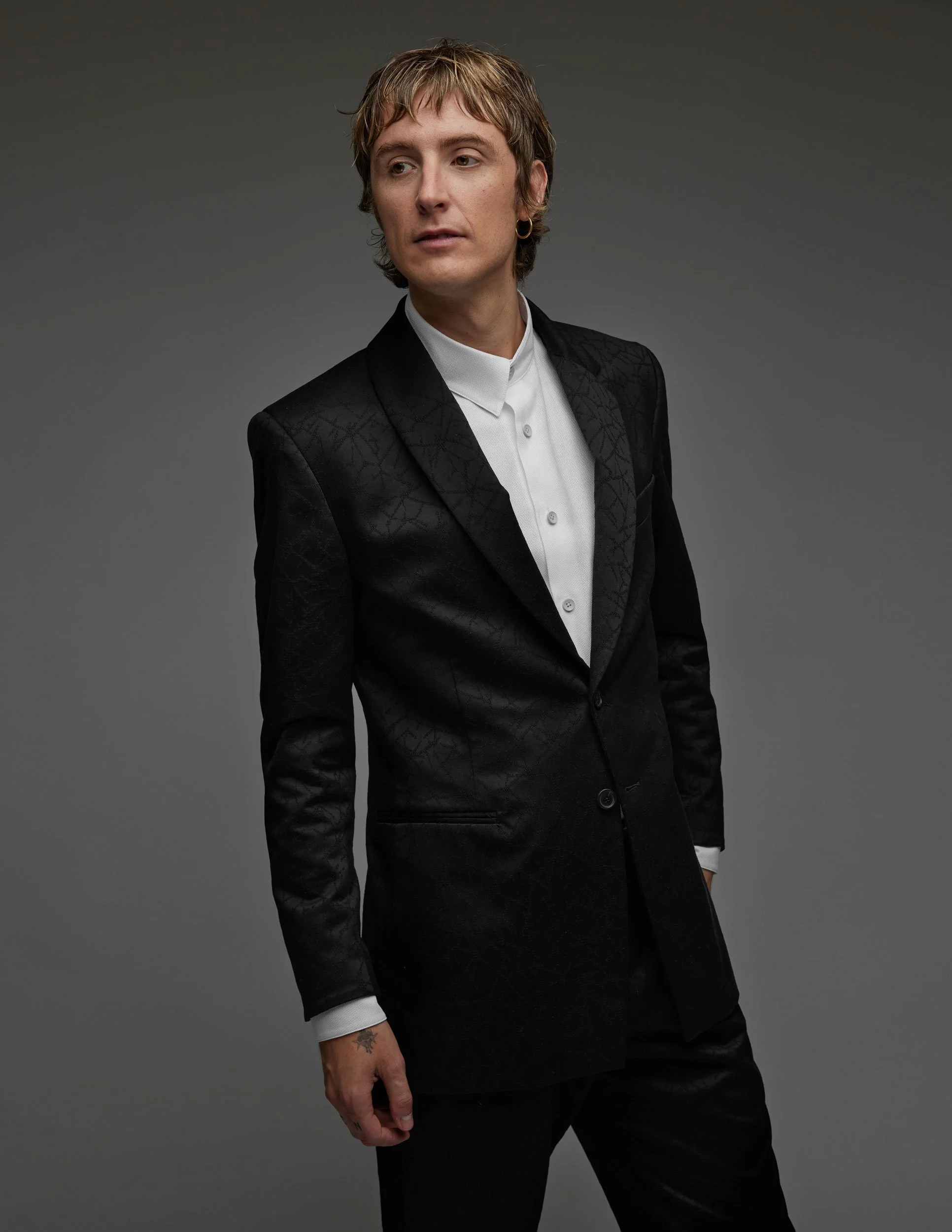 Oumlil_SS24_black_suit-signature_shirt_2.jpg