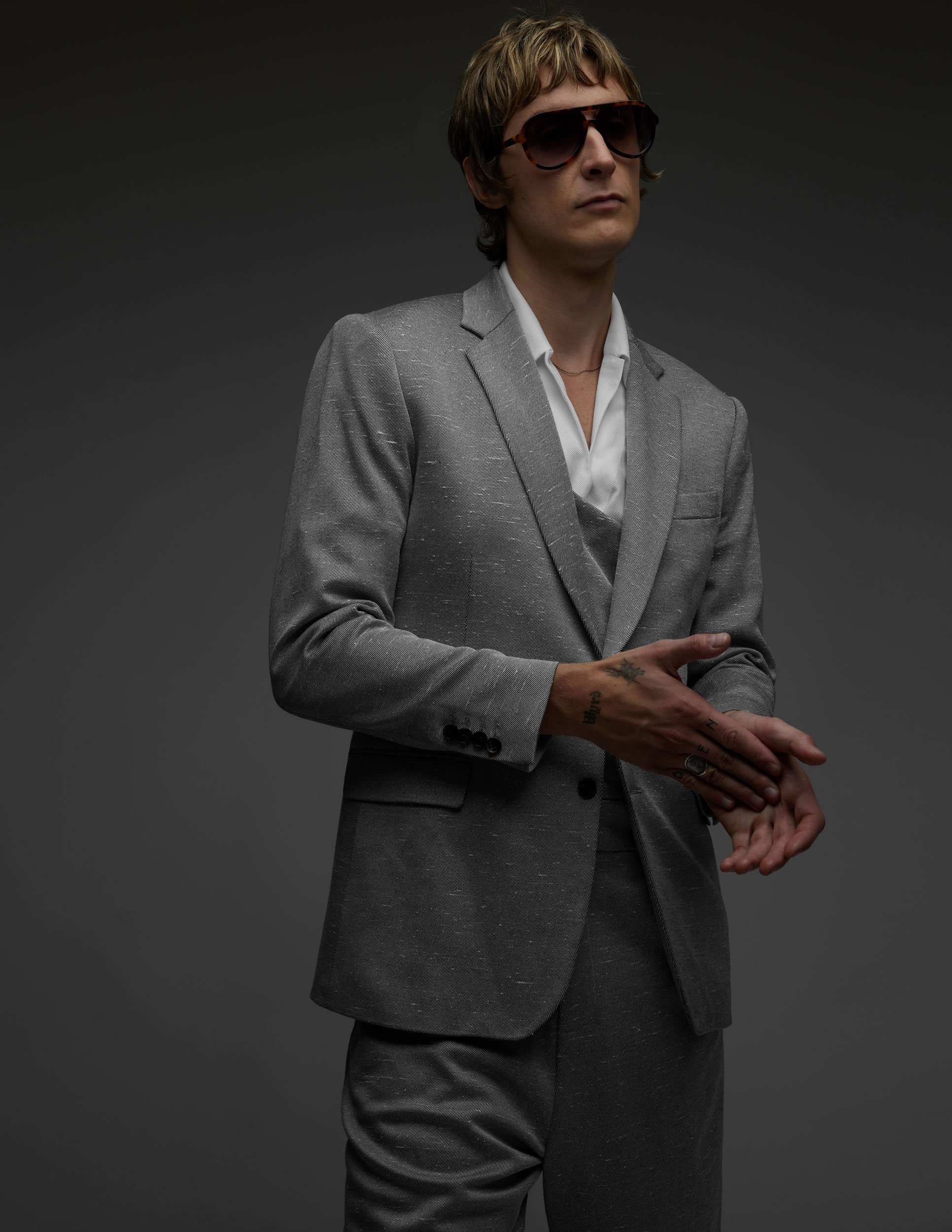 Oumlil_SS24_grey_jacket-overall_shorts_2.jpg