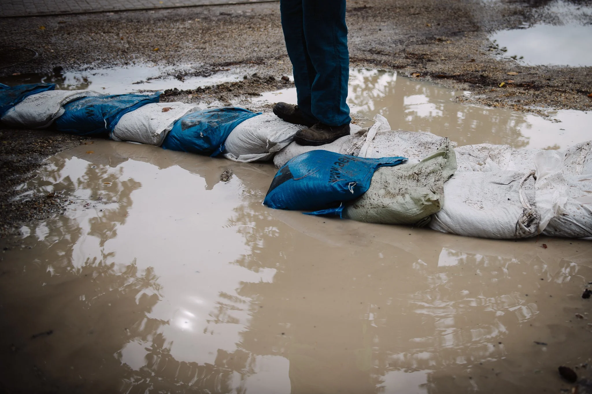 A worker stands on sandbags on Margaret Island, 16 September 2024. A protective barrier is being erected around the lower, more important parts of the island in preparation for the imminent flooding threat.