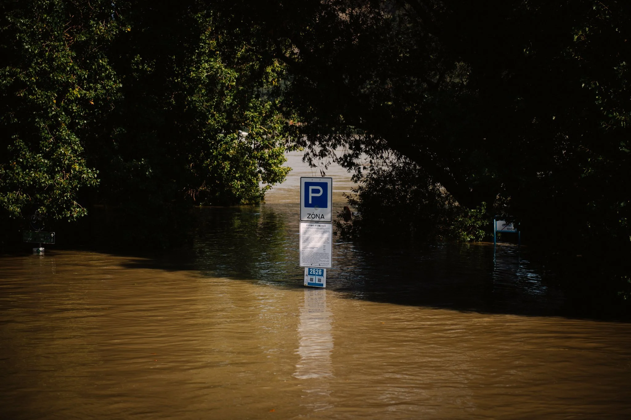 A sign for paid parking on the Danube bank in Nagymaros, 19 September 2024.