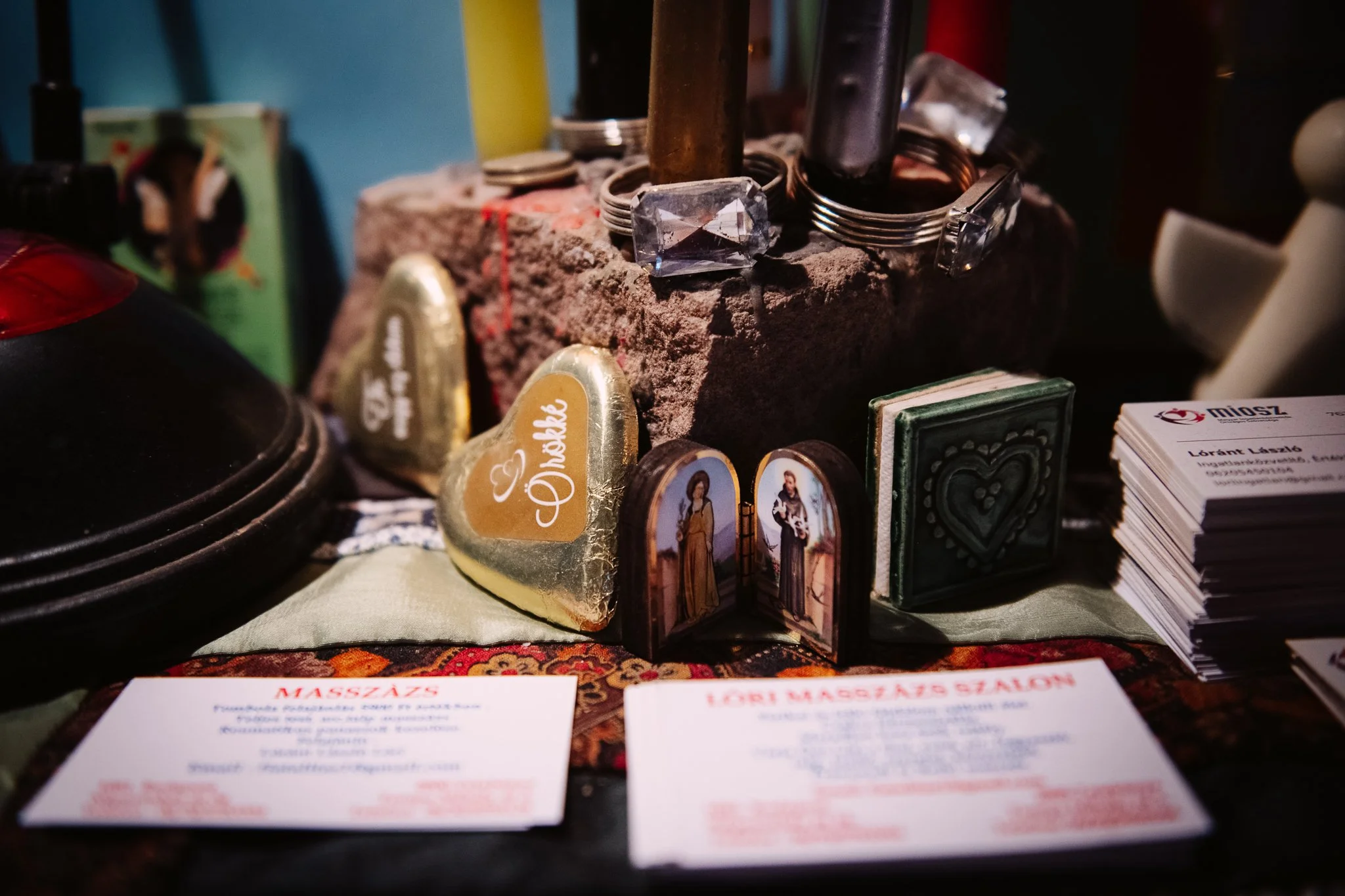 Signs, holy icons and other important, magical objects on Lóri's table.