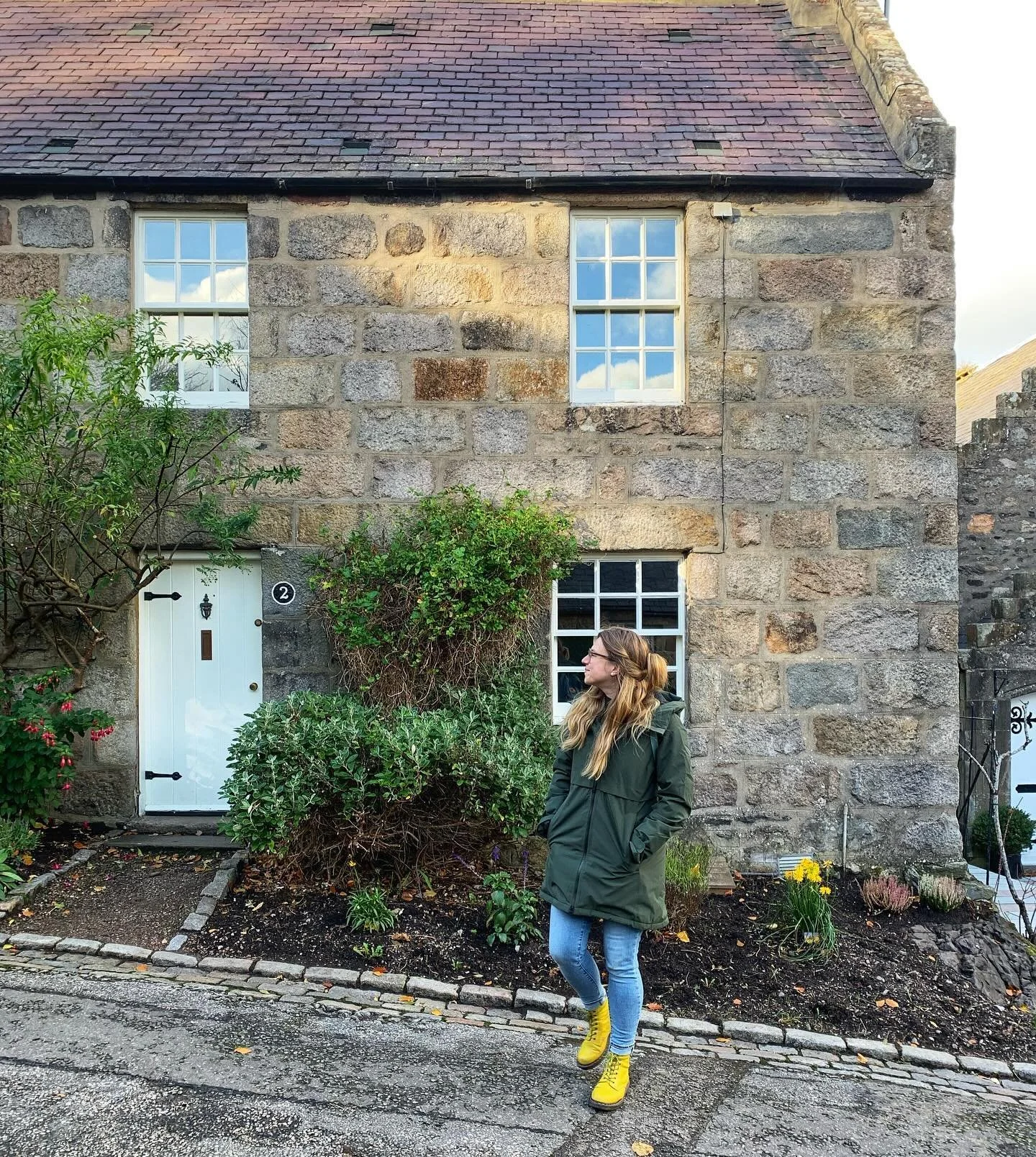 This sunny autumn day calls for yellow boots and a wander around Balgownie. Who said Aberdeen is just  fifty shades of grey? 🌸🍁🌼

#balgownie #oldaberdeen #aberdeen #visitaberdeen #visitscotland #silvercity #granitecity #oldcottage