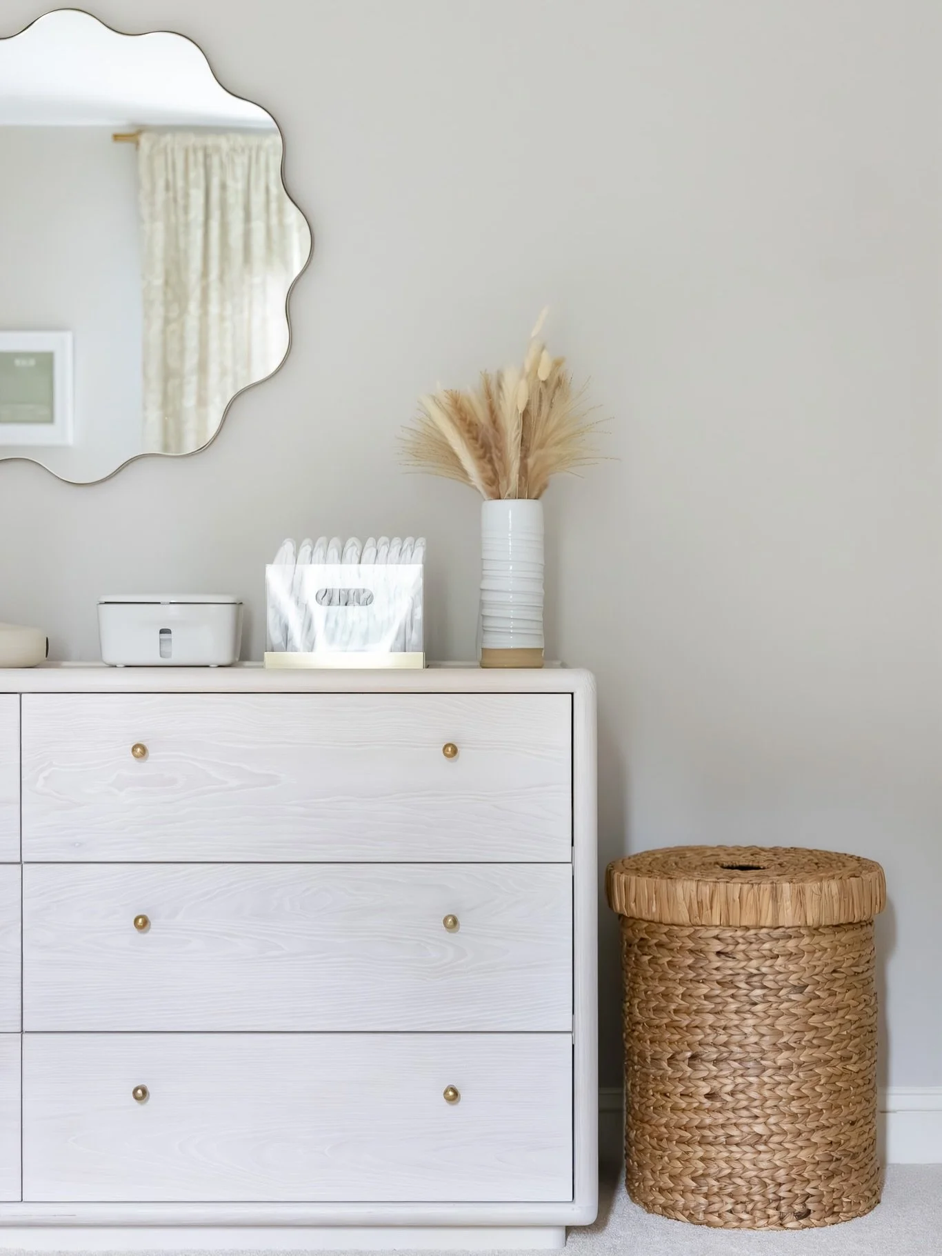 Soft, springy, and designed to grow with her 🌿🌷

@thepleasanthomeco 
Photography: @marinaporl 

#nurseryinspiration #nurseries #nurserydecor