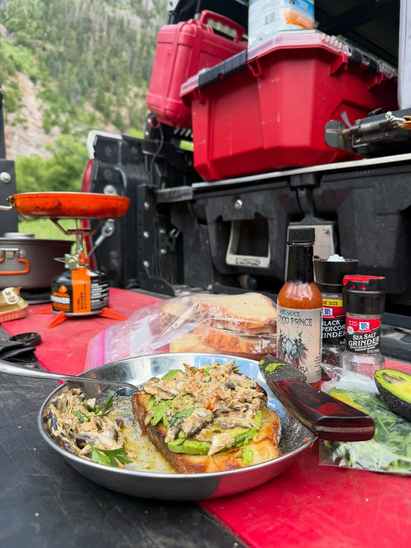 If you haven&rsquo;t tried the @altonbrown sardicado sandwich on a tailgate while camping in the mountains you are missing out. 

2 cans of sardines in olive oil (I like jalape&ntilde;os too)
Chopped parsley
Splash of sherry vinegar
Splash of lemon
S