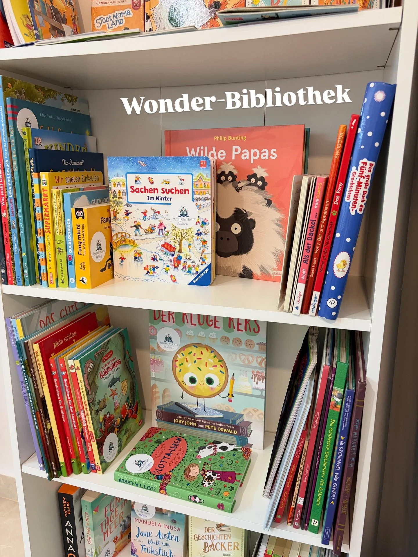 Wonder-Bibliothek se lansează săptăm&acirc;na aceasta! 🎉

Vă veți putea bucura de magia cărților &icirc;n limba germană și acasă. Am pregătit o selecție de cărți pe diverse teme, &icirc;ncep&acirc;nd de la 2 ani. 📚

Veți descoperi, printre altele:
