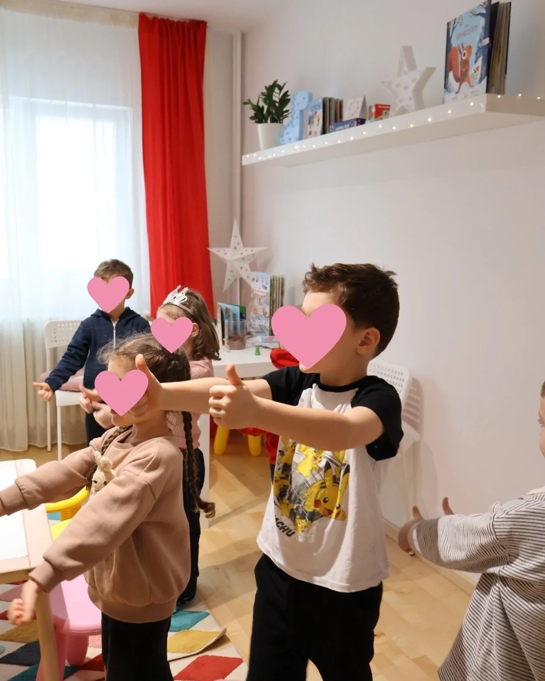 Aventură &icirc;n Africa, la ultimele ateliere distractive de limba germană pentru copii 🦒🐘

Ne bucurăm de fiecare c&acirc;ntec, poveste, joc și activitate alături de cei mici. Este minunat să-i vezi cum evoluează de la o săptăm&acirc;nă la alta și