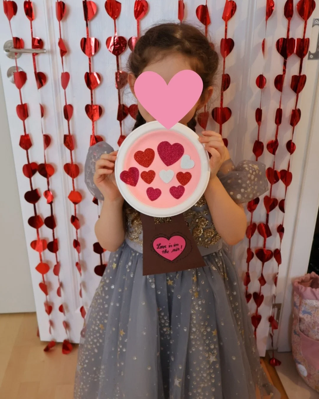 We love English ❤️

Voi ce iubiți să faceți? Noi iubim poveștile, jocurile, activitățile creative, poeziile și să &icirc;nvățăm cu z&acirc;mbetul pe buze - toate &icirc;n limba engleză, la atelierele distractive.

Ne dăm &icirc;nt&acirc;lnire &icirc;