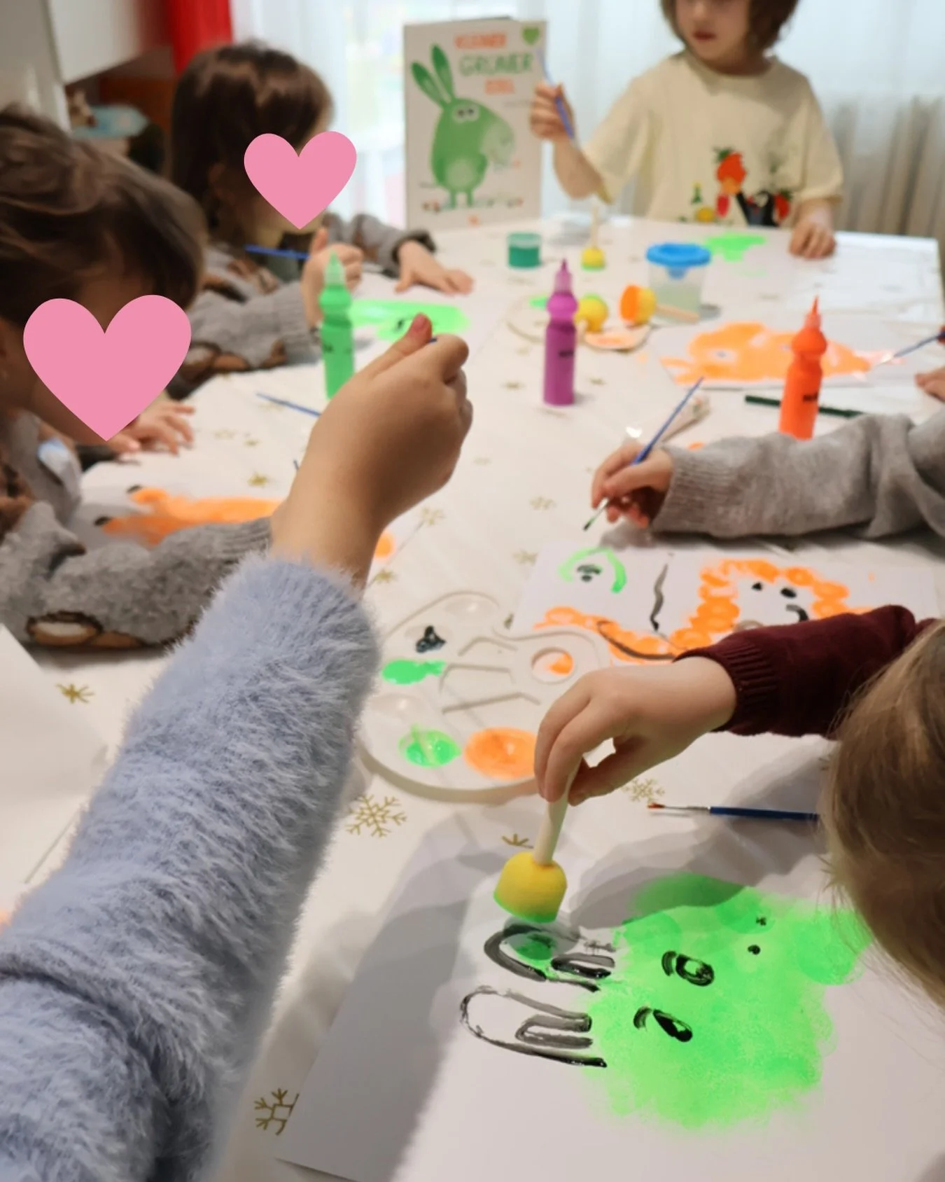 Plăcerea de a &icirc;nvăța vine din implicarea directă a copiilor &icirc;n activitățile noastre. 🌷🌱

Abia așteptăm să vedeți ce activități creative și educative v-am pregătit la atelierele următoare.

🇩🇪 Joi - ora 17:30: atelier distractiv 3-7 an