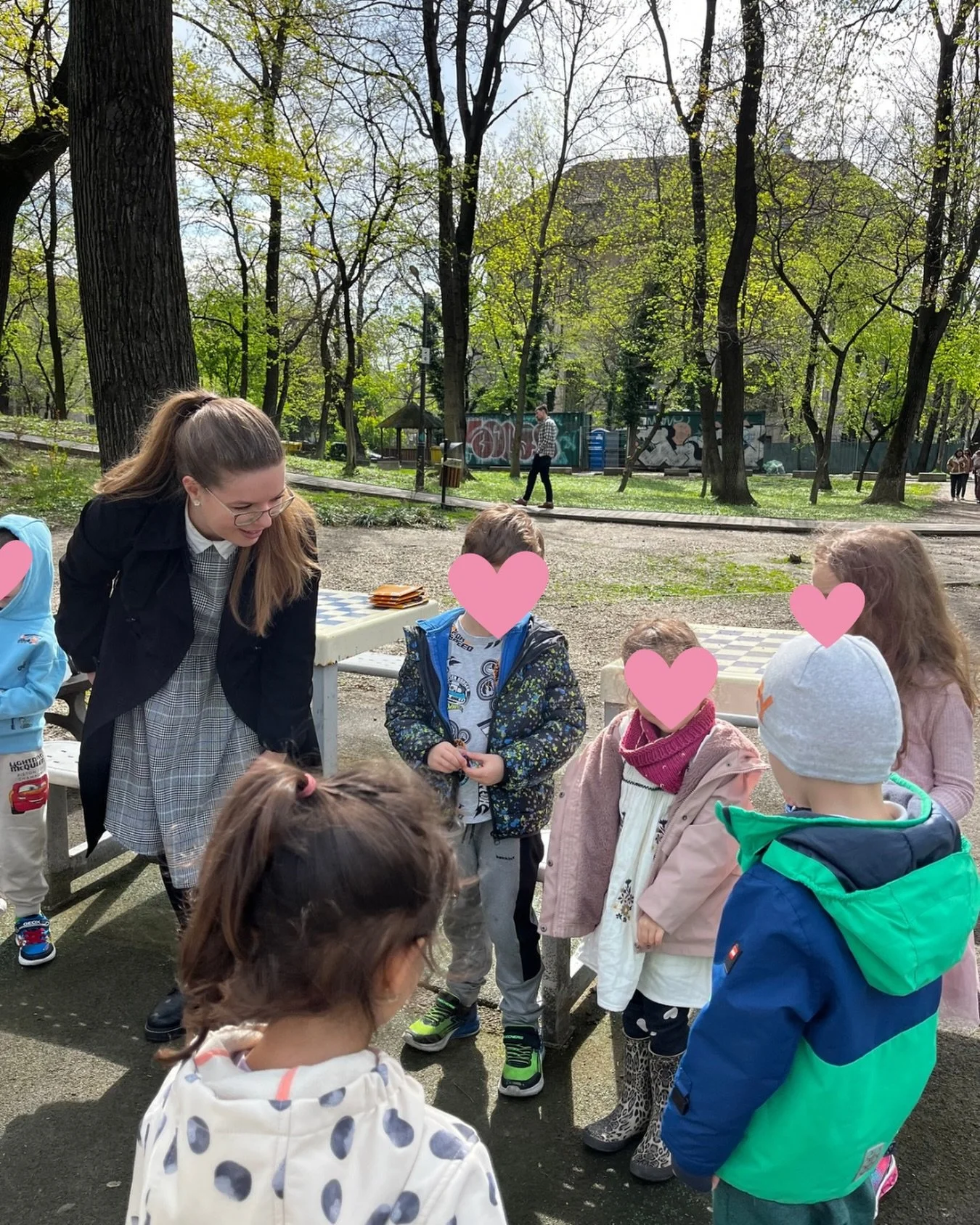 Vă este dor de atelierele distractive din parcul Kiseleff? 🌿 Să mutăm atelierele de germană și engleză din acest weekend &icirc;n aer liber, dacă vremea e frumoasă? ☀️