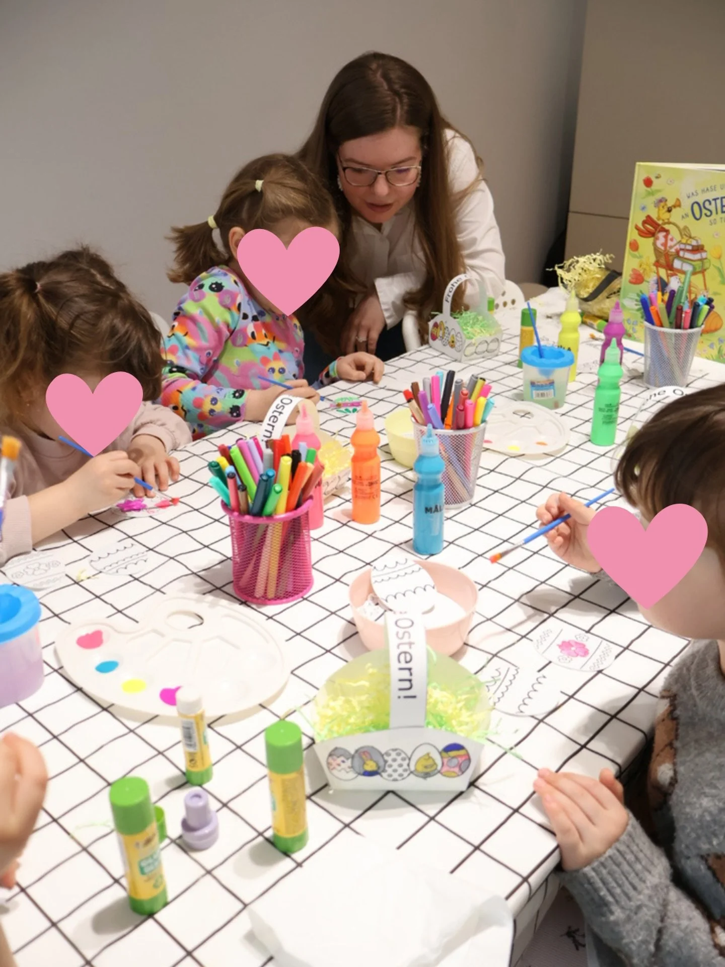 🐰 Es ist bald soweit! Der Osterhase a pregătit multe surprize la Atelierele Speciale de Paște de s&acirc;mbătă și duminică.

🪺 Ce ne așteaptă? Muzică, dans, povești, decorațiuni muzicale, cadouri, v&acirc;nătoare de ouă și multe altele.

🐣 Abia aș