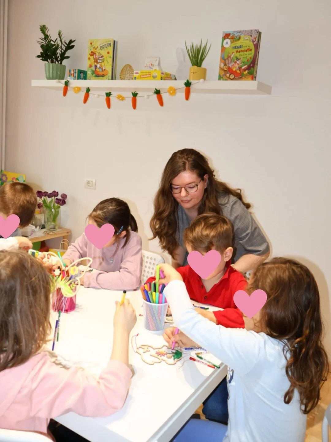 Ce frumos și palpitant a fost la Ateliere Speciale de Paște &icirc;n limba germană! 🐣

Puișorii au descoperit tradițiile din spațiul germanofon, poezii și povești năstrușnice, au decorat clopoței de v&acirc;nt, au dansat și au participat la v&acirc;