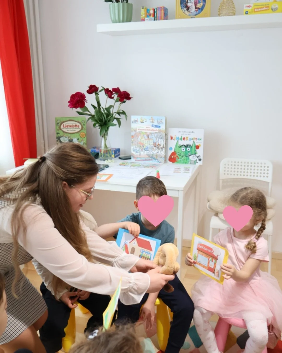 ✨ Ce facem la atelierele distractive de limba germană? Orice putem, ca să facilităm &icirc;nvățarea - jocuri de rol, c&acirc;ntece cu mișcare, repetăm pe voci, ne jucăm de-a indienii și ne folosim creativitatea.

🧩 Bine&icirc;nțeles, că activitățile