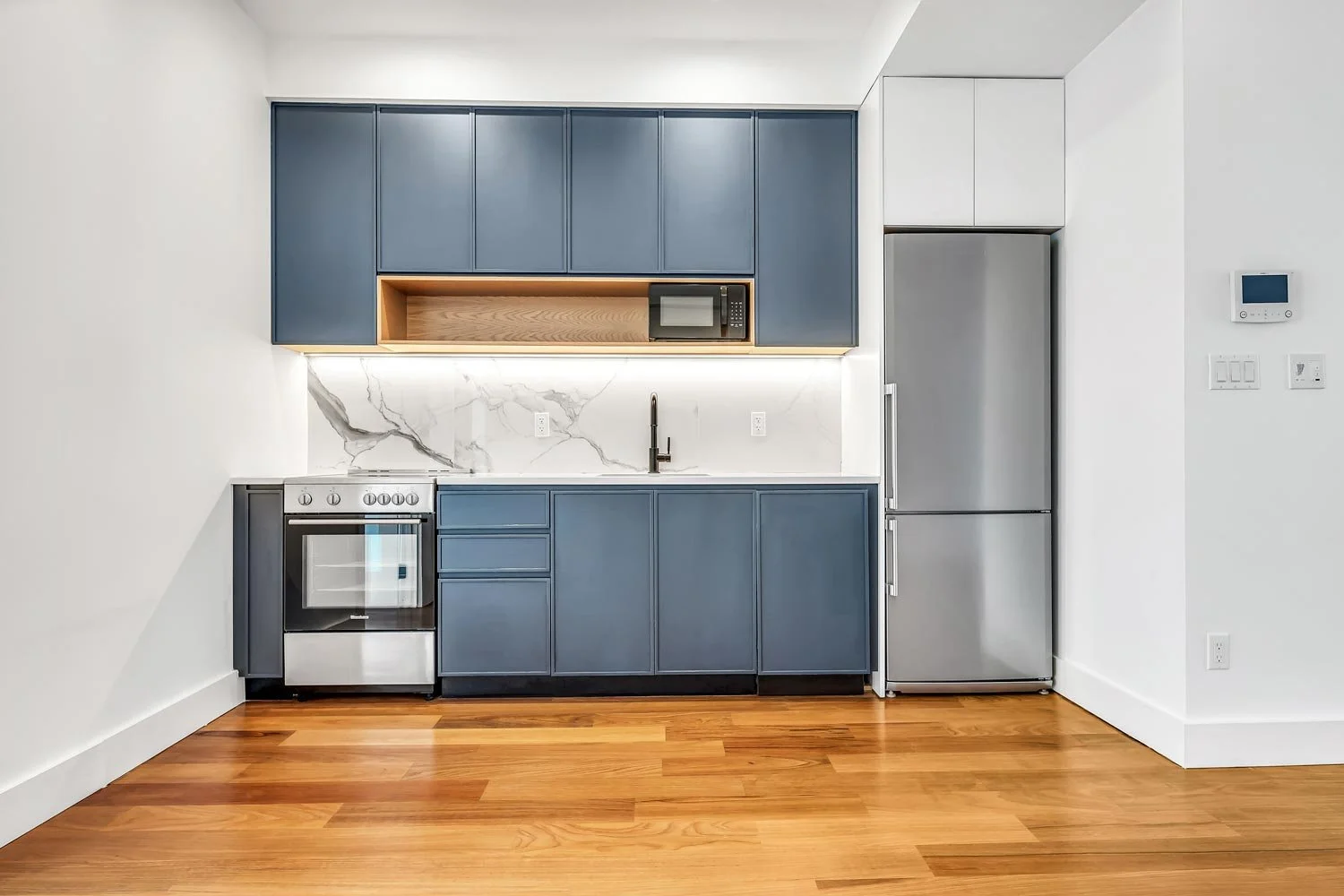 sleek-navy-kitchen-interior-photography-unaevstudio.jpg