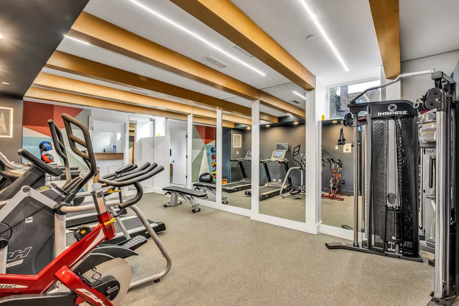 rental-building-gym-amenities-real-estate-photography-unaevstudio.jpg